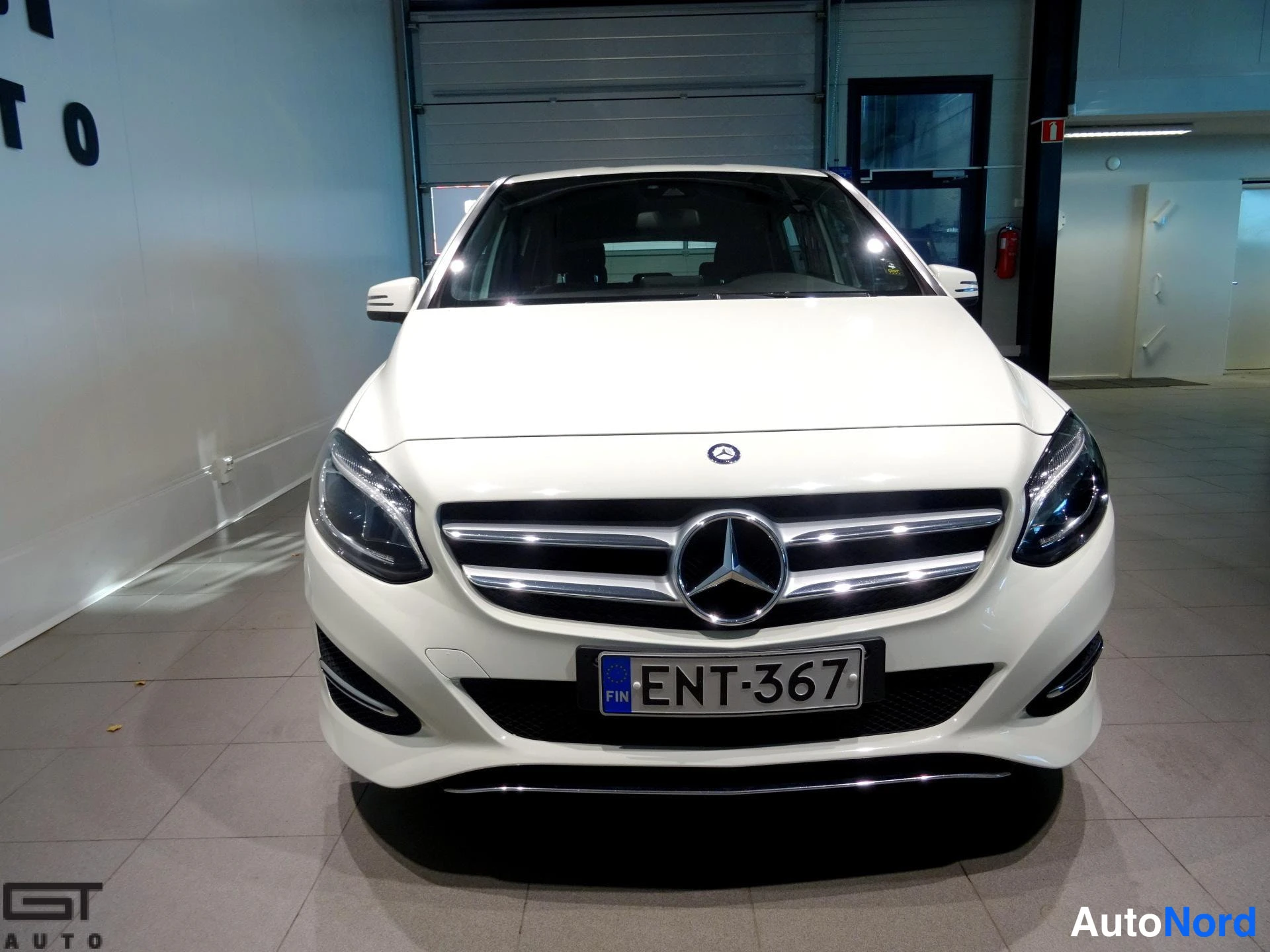 Valkoinen Mercedes-Benz B 2016, edestä, kuva 4