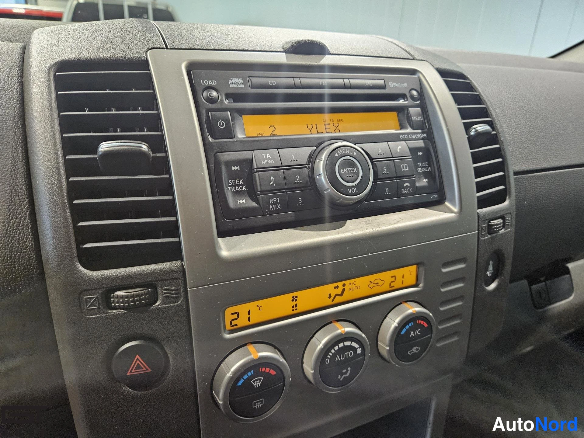 Harmaa Nissan Pathfinder 2009, yksityiskohta, kuva 24