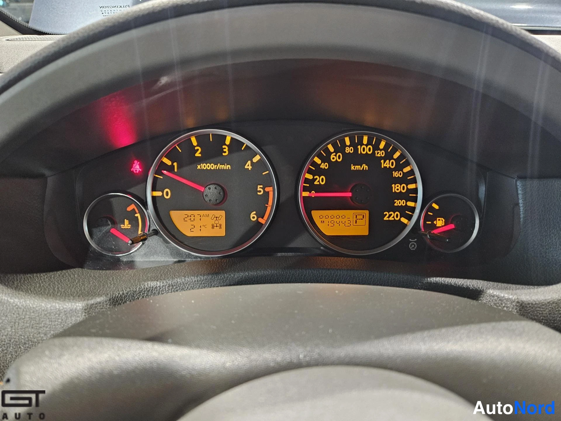 Harmaa Nissan Pathfinder 2009, yksityiskohta, kuva 25