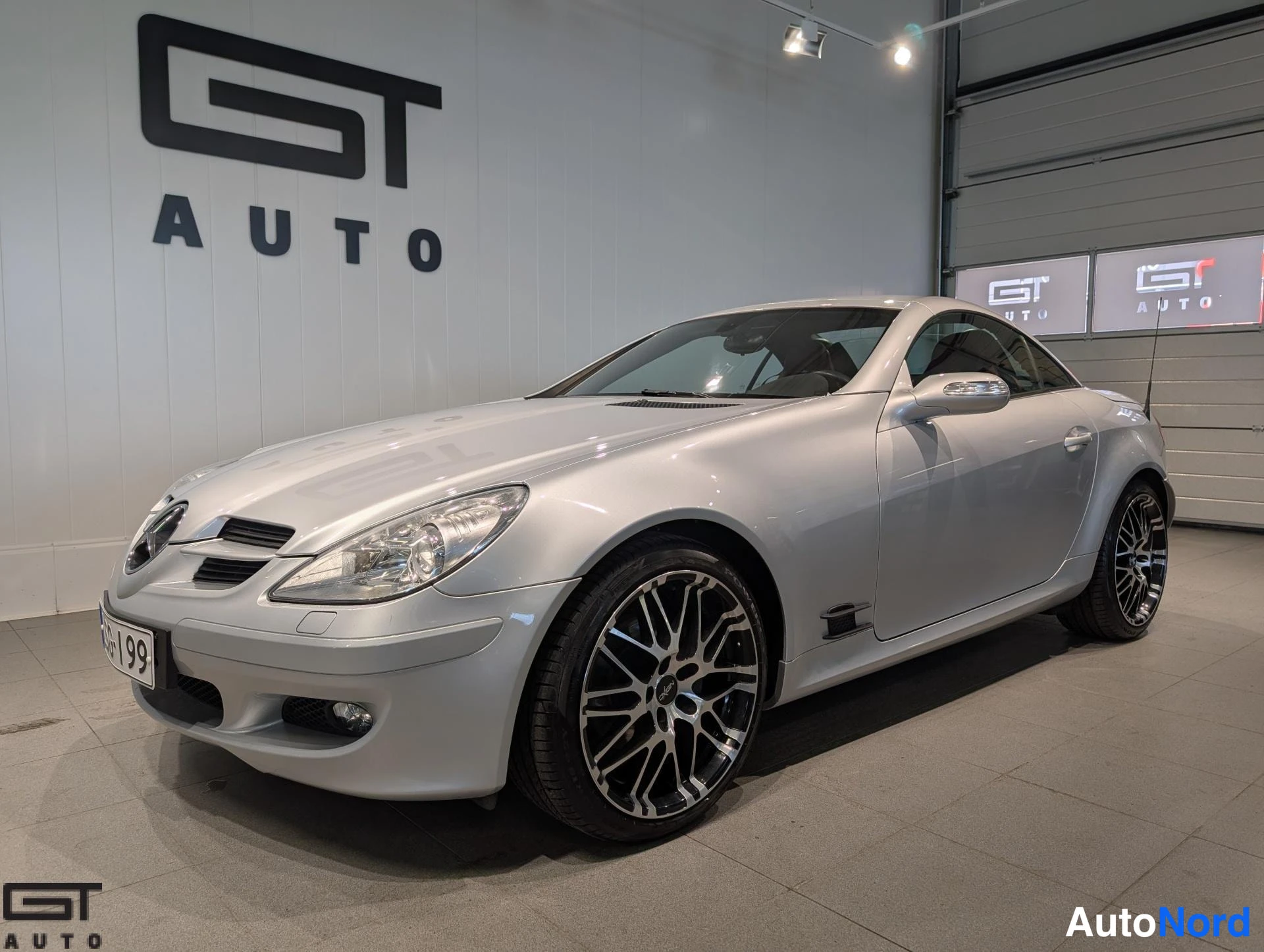 Hopea Mercedes-Benz SLK 2004, etuviisto, keula vasemmalle, kuva 2