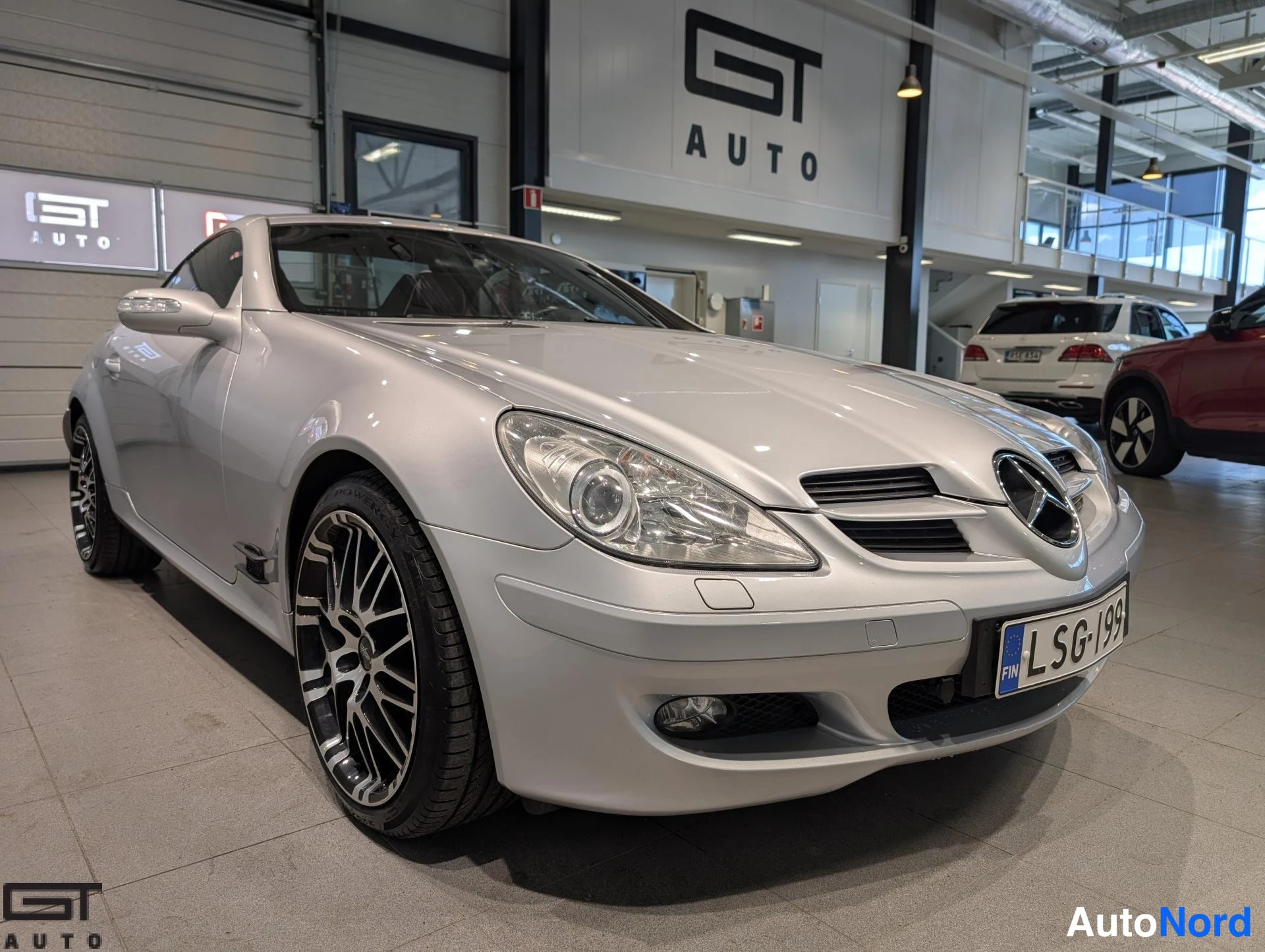 Hopea Mercedes-Benz SLK 2004, etuviisto, keula oikealle, kuva 7