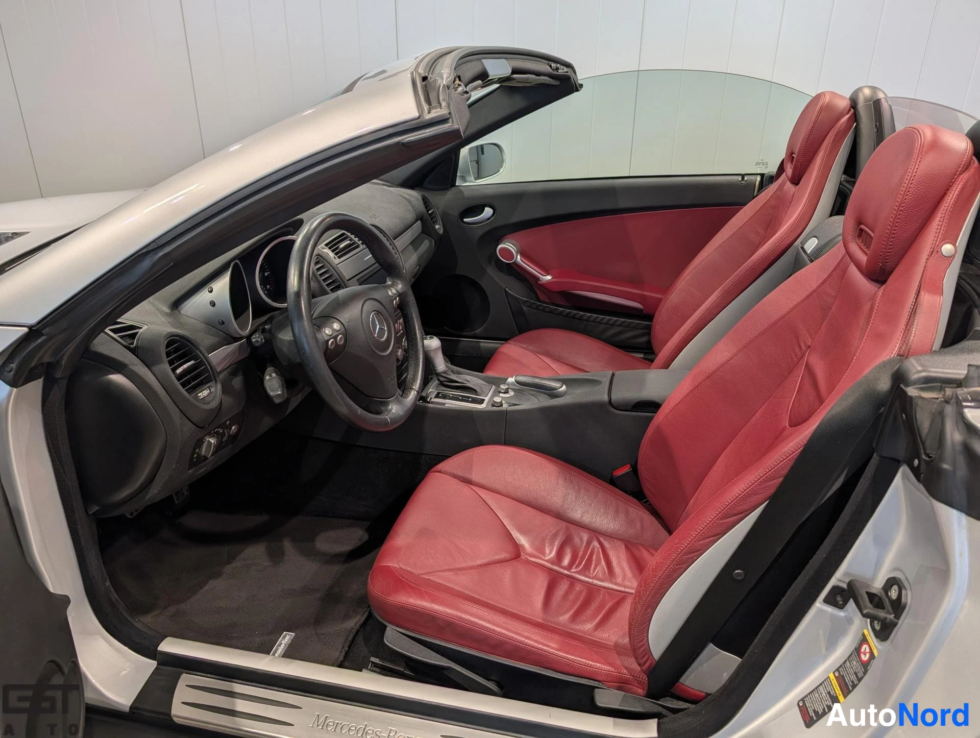 Hopea Mercedes-Benz SLK 2004, ohjaamo, kuva 14
