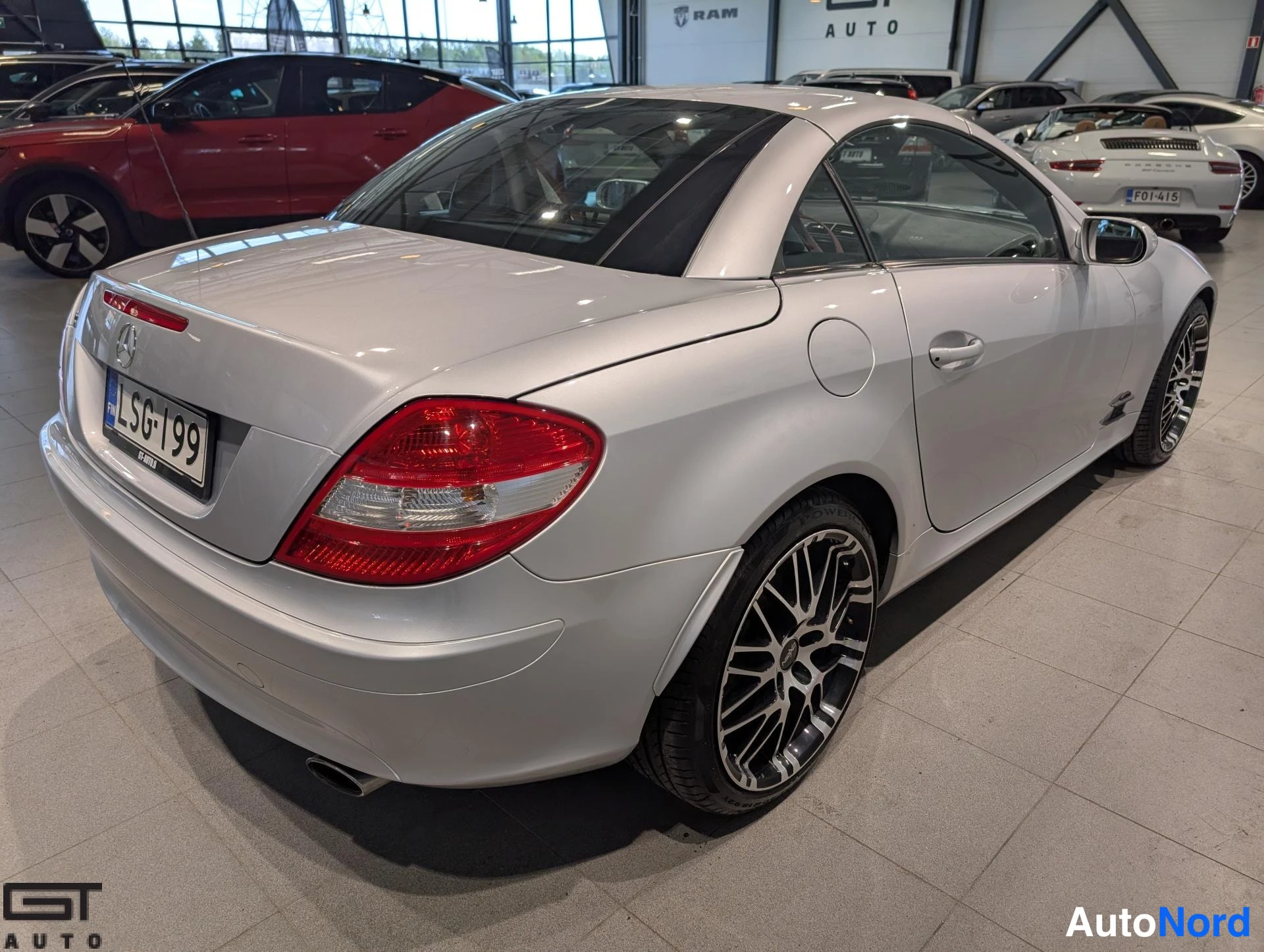 Hopea Mercedes-Benz SLK 2004, takaviisto, kuva 10