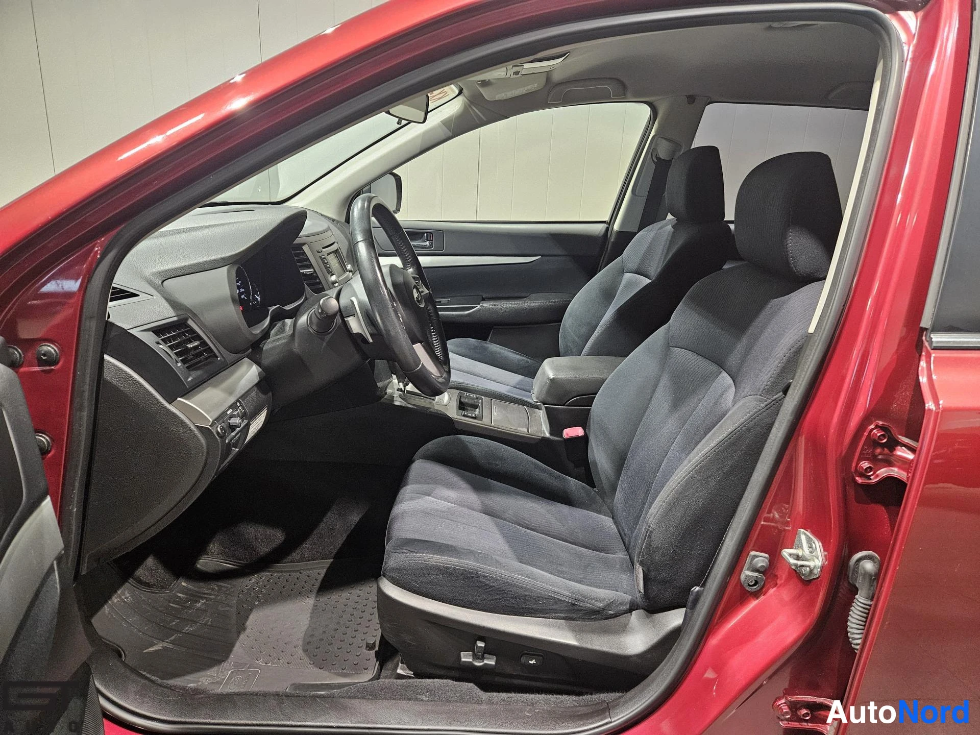 Red Subaru Outback 2013, front seats, photo 13
