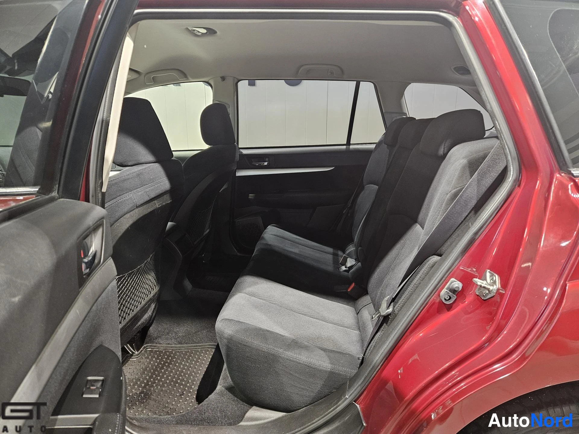 Red Subaru Outback 2013, rear seats, photo 16