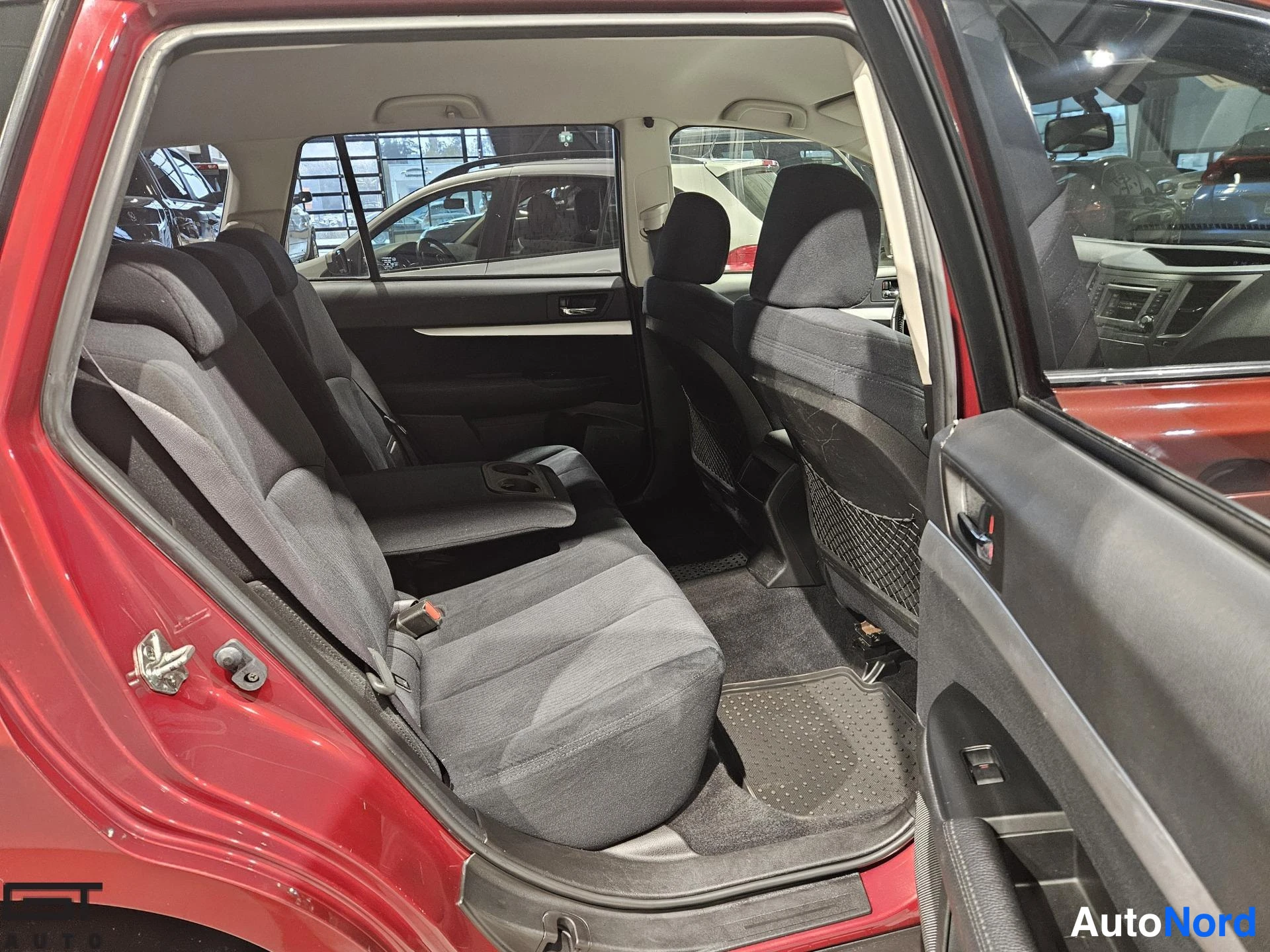 Red Subaru Outback 2013, rear seats, photo 17