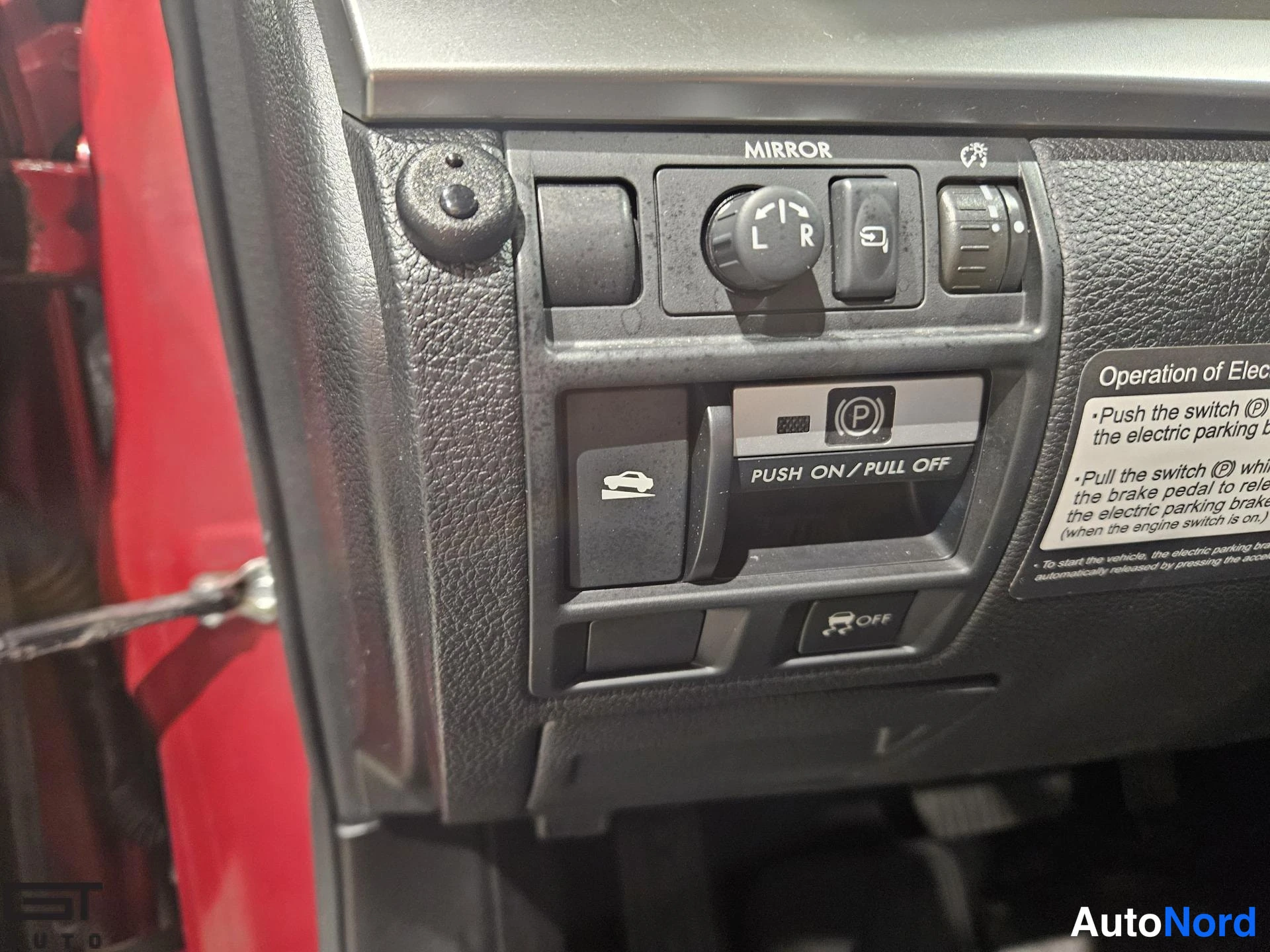Red Subaru Outback 2013, detail, photo 21
