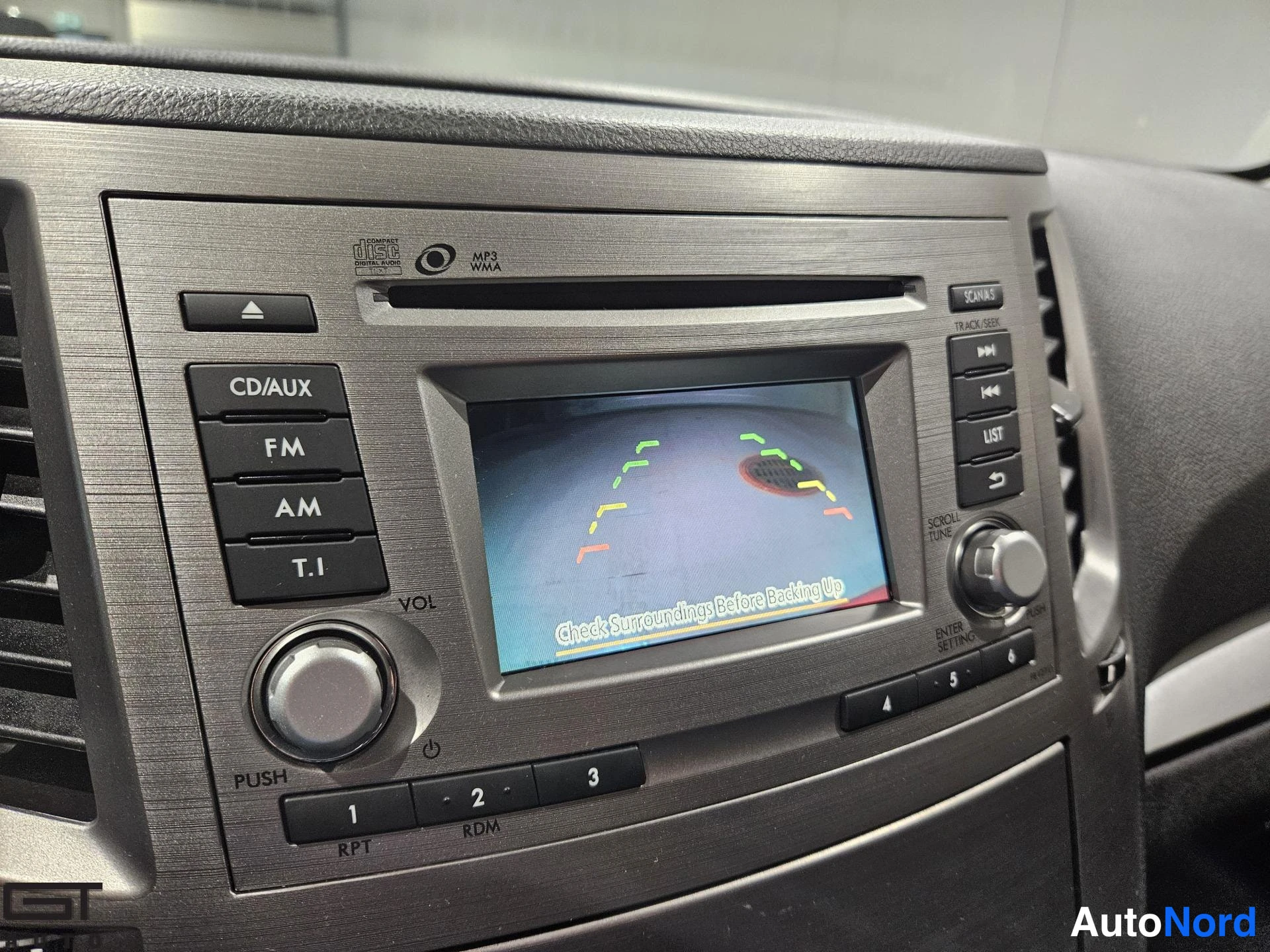 Red Subaru Outback 2013, detail, photo 20