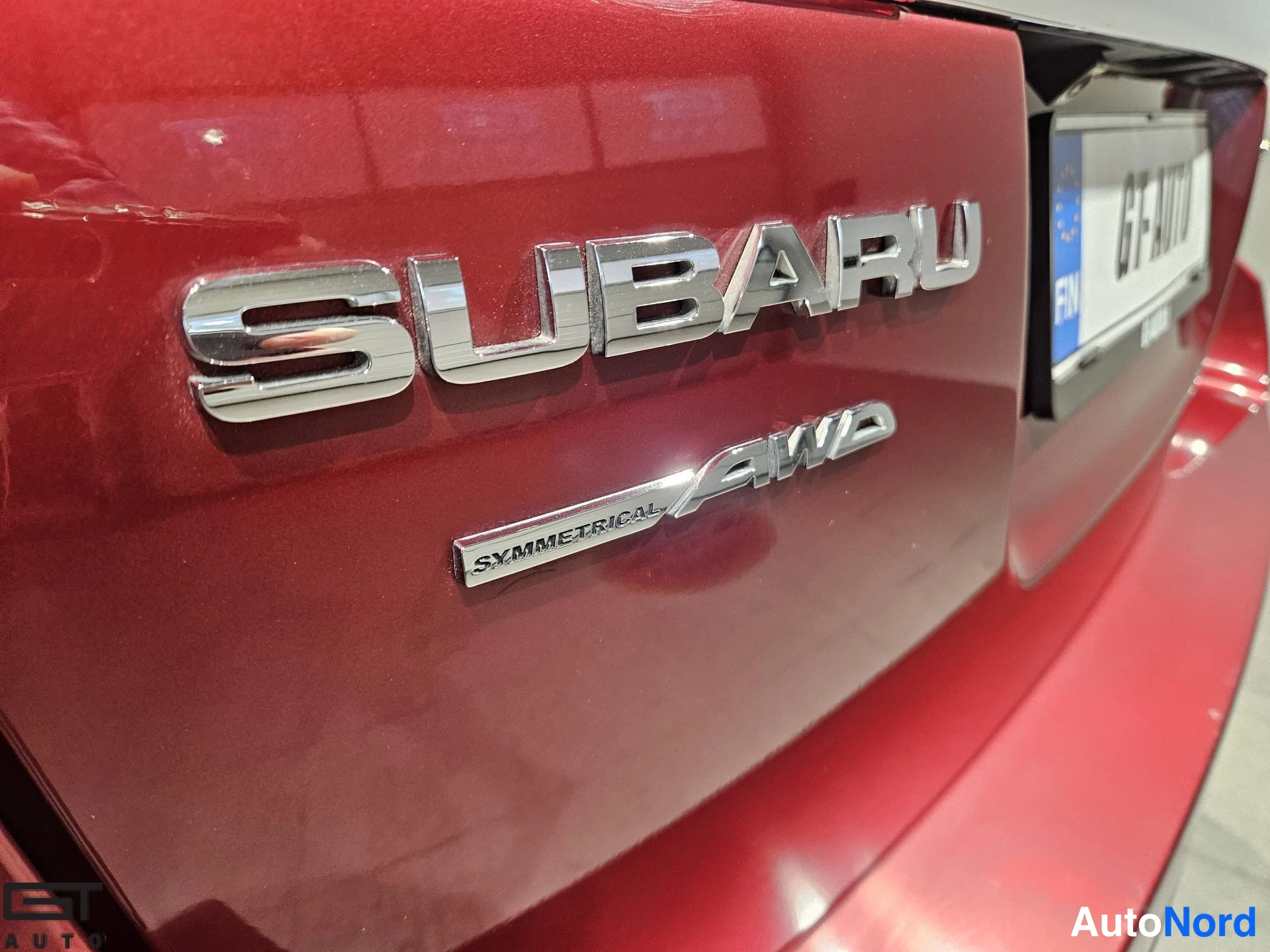 Red Subaru Outback 2013, detail, photo 25