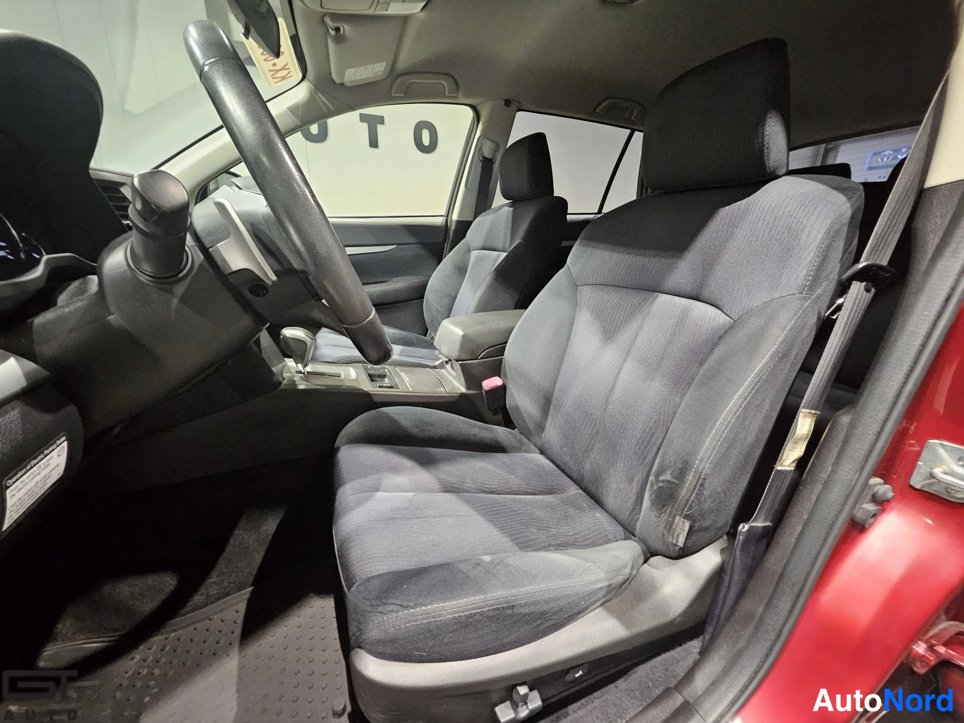 Red Subaru Outback 2013, front seats, photo 12