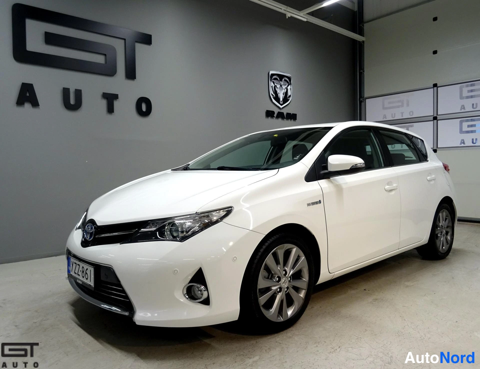Toyota Auris Hybrid 2014