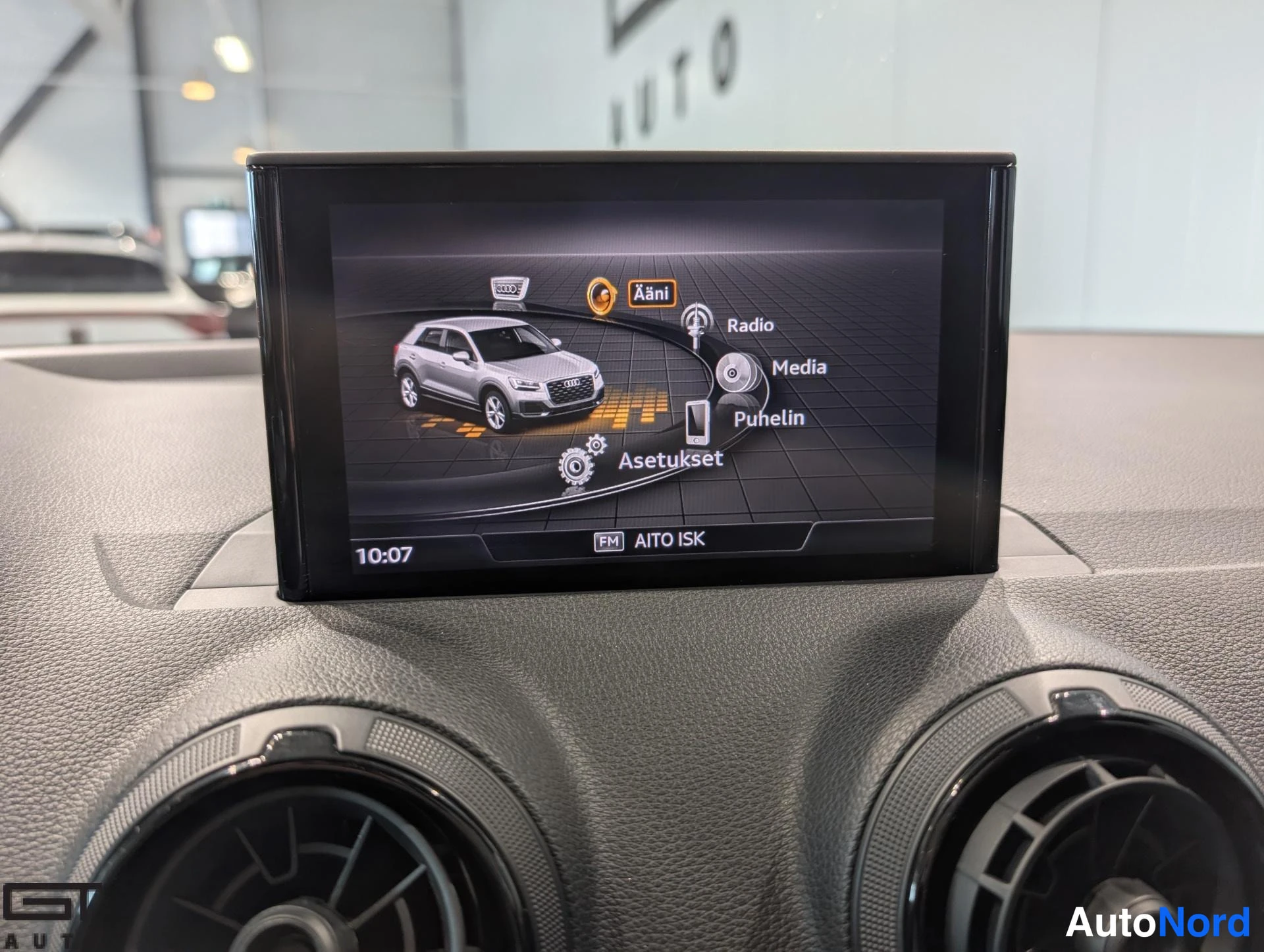 Musta Audi Q2 2017, yksityiskohta, kuva 19
