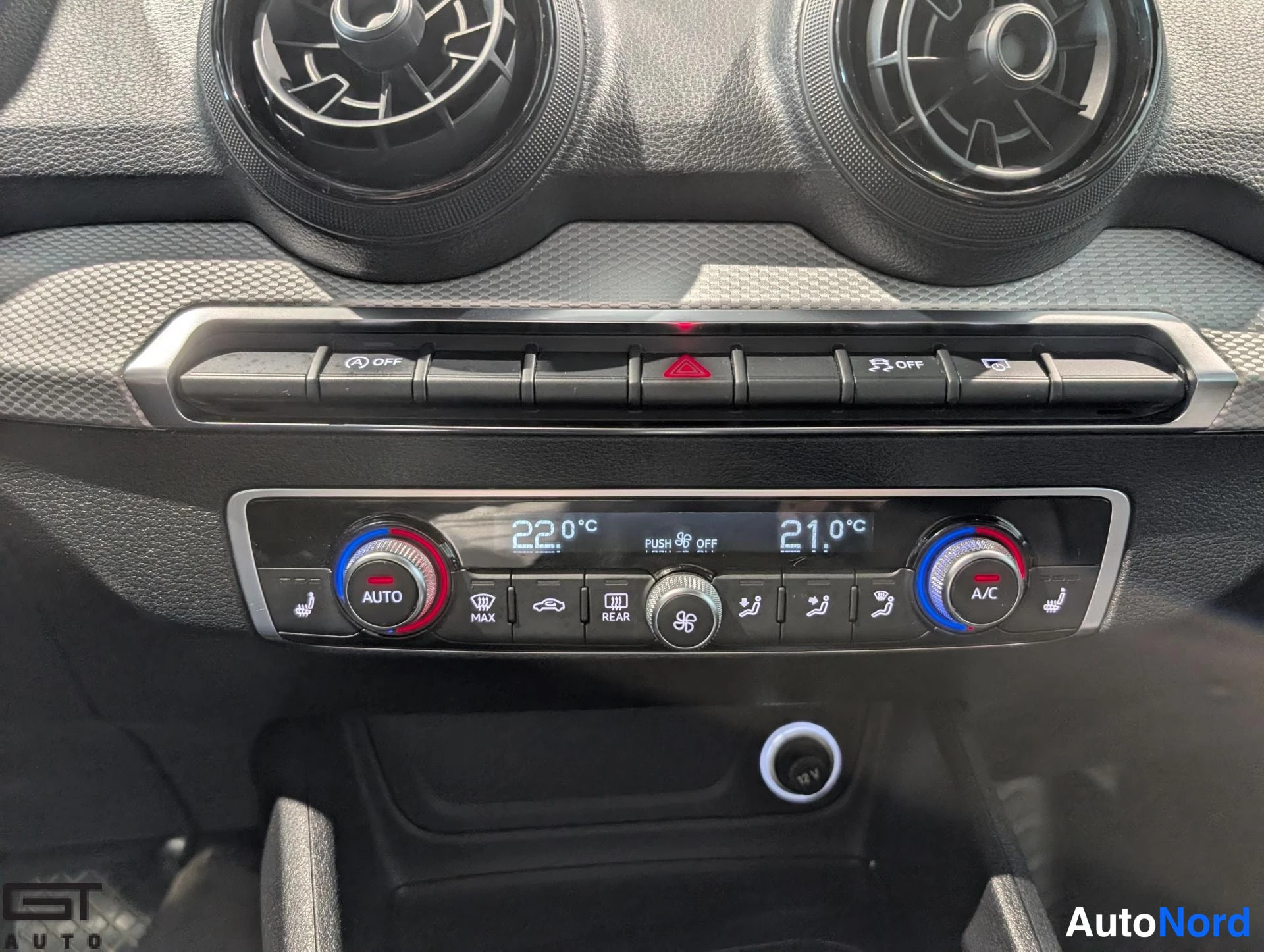 Musta Audi Q2 2017, yksityiskohta, kuva 21