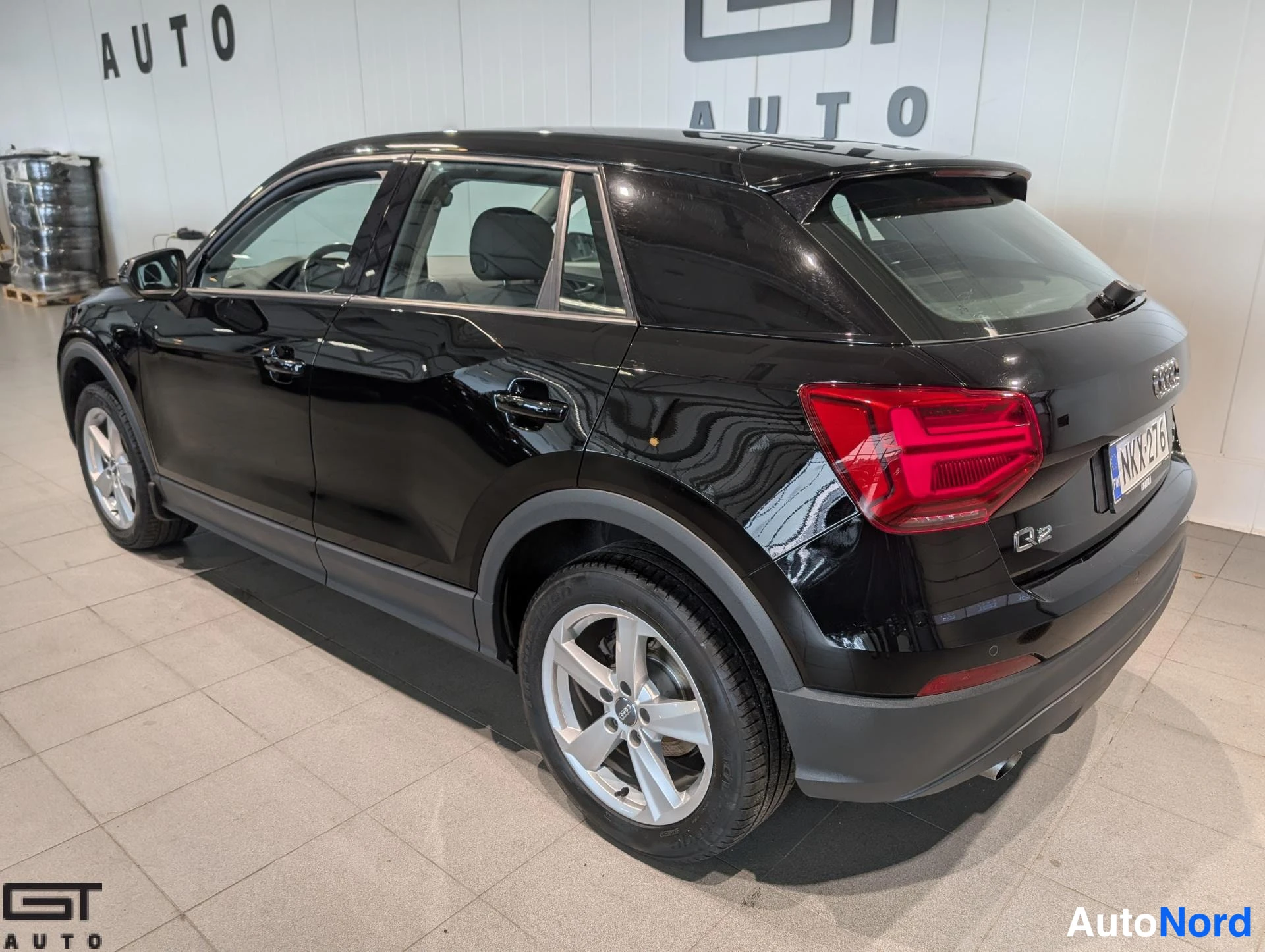 Musta Audi Q2 2017, takaviisto, kuva 7