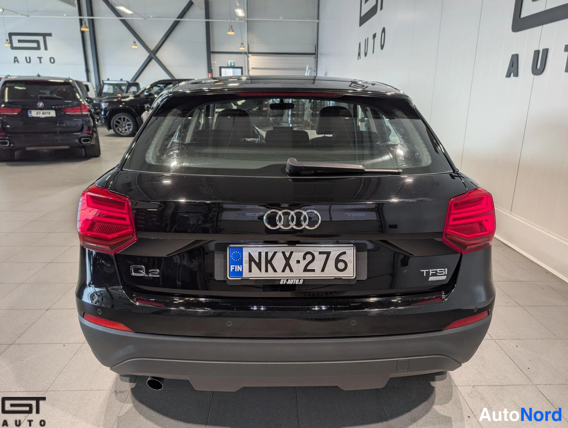 Musta Audi Q2 2017, takaa, kuva 9