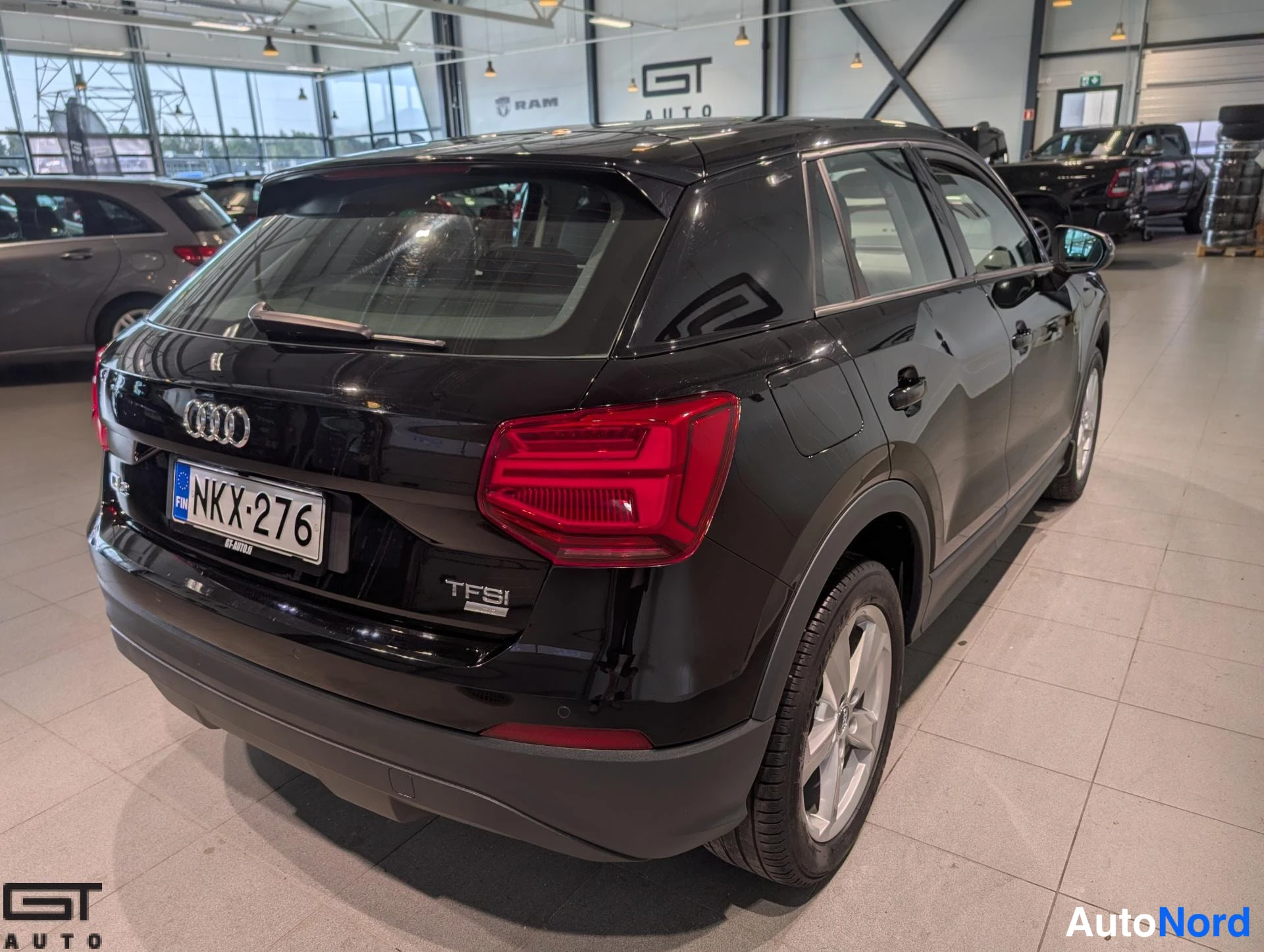 Musta Audi Q2 2017, takaviisto, kuva 8