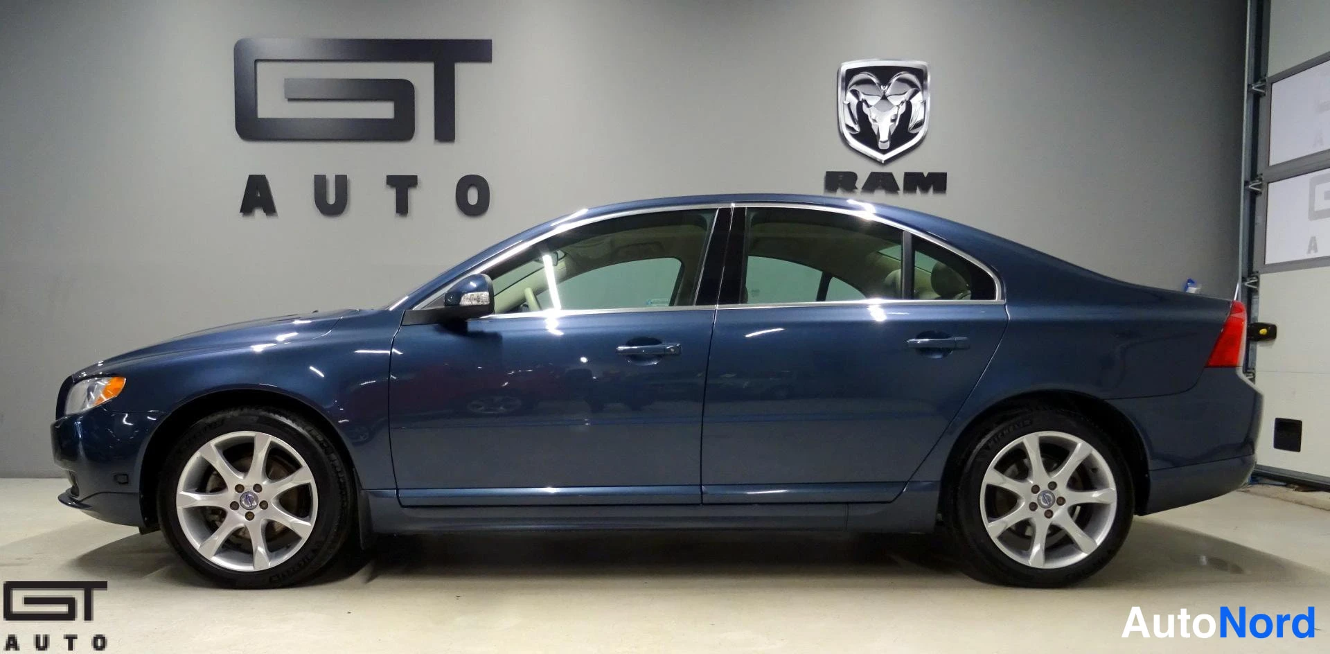 Sininen Volvo S80 2007, sivulta, kuva 5