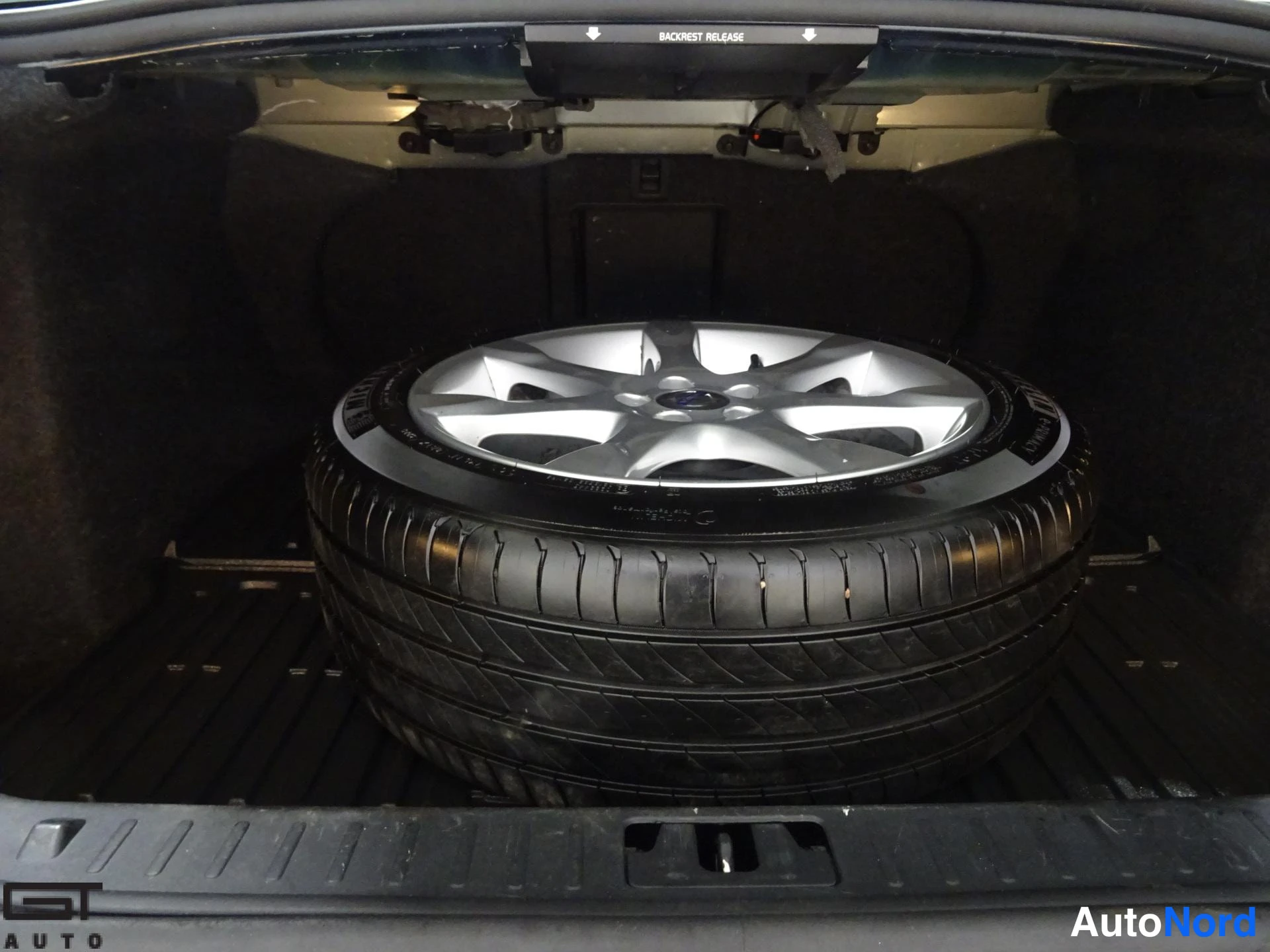 Sininen Volvo S80 2007, tavaratila, kuva 18