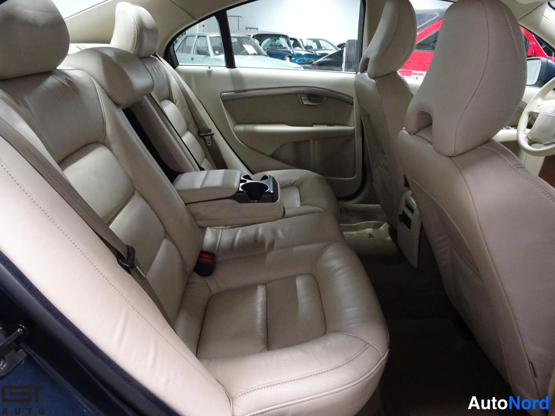 Sininen Volvo S80 2007, takaistuimet, kuva 17