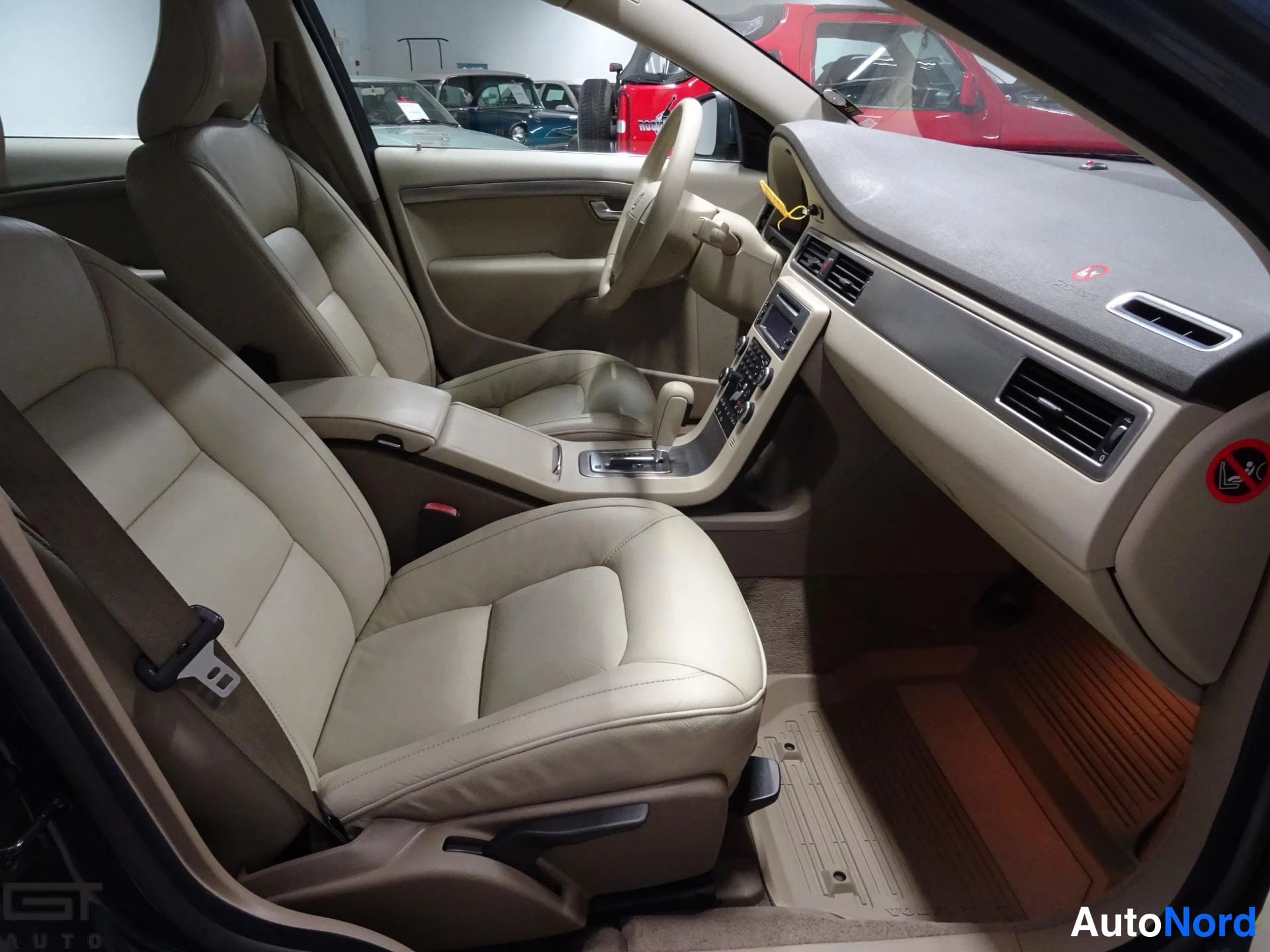 Sininen Volvo S80 2007, ohjaamo, kuva 9