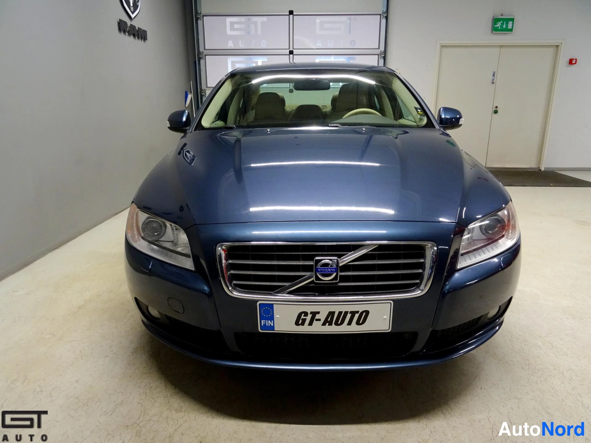 Sininen Volvo S80 2007, edestä, kuva 4