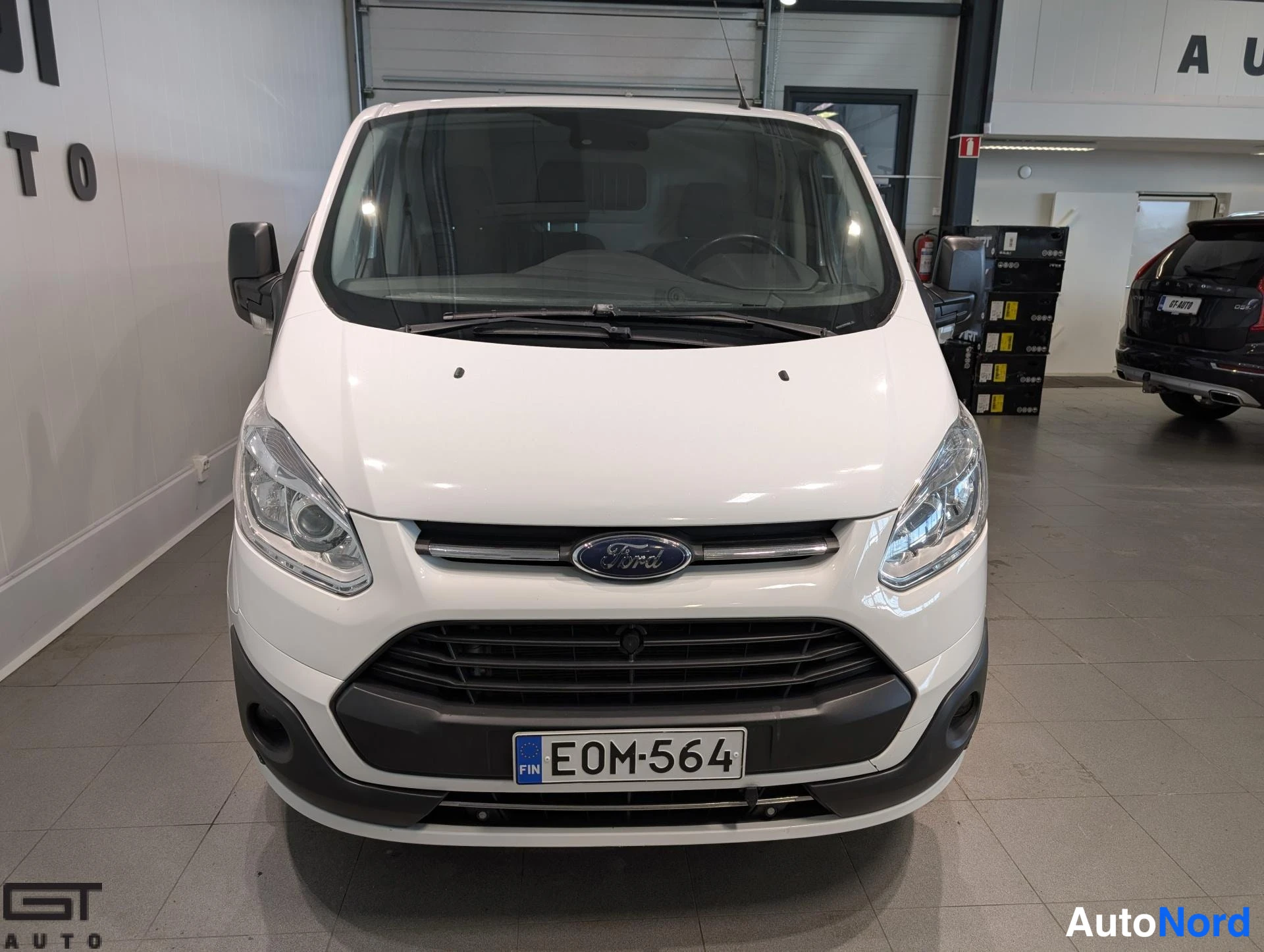 Valkoinen Ford Transit Custom 2017, edestä, kuva 4