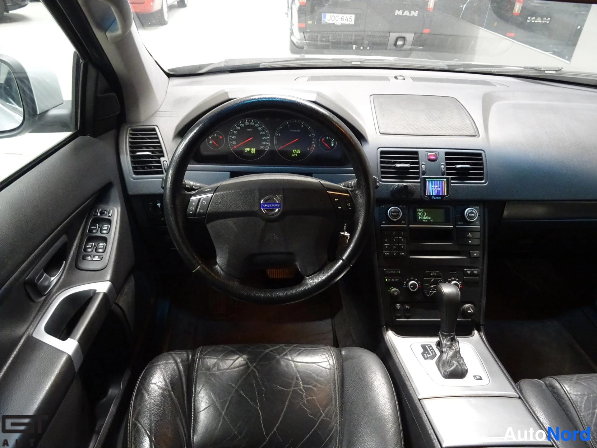 Silver Volvo XC90 2007, cockpit, photo 9
