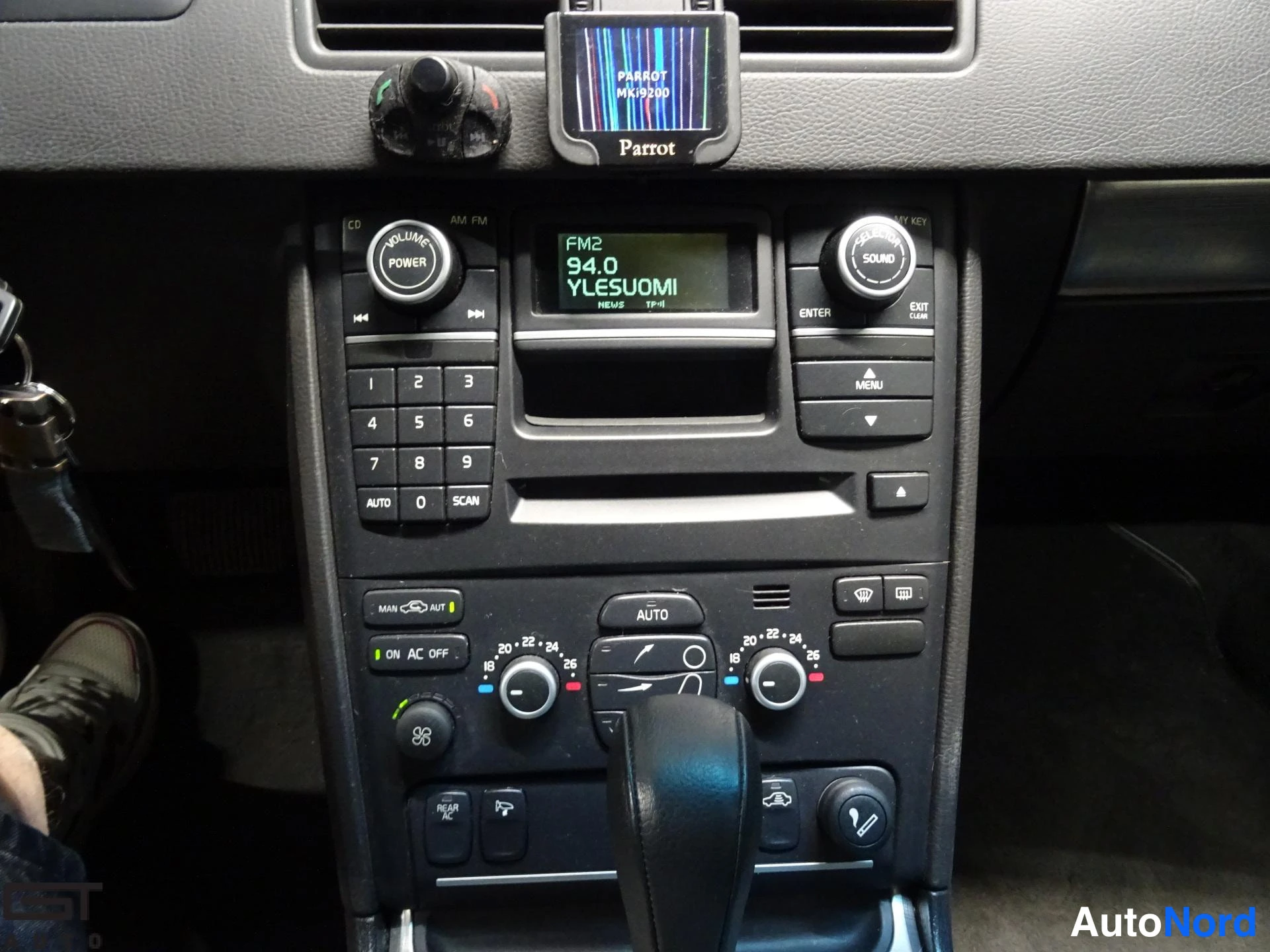 Silver Volvo XC90 2007, detail, photo 26