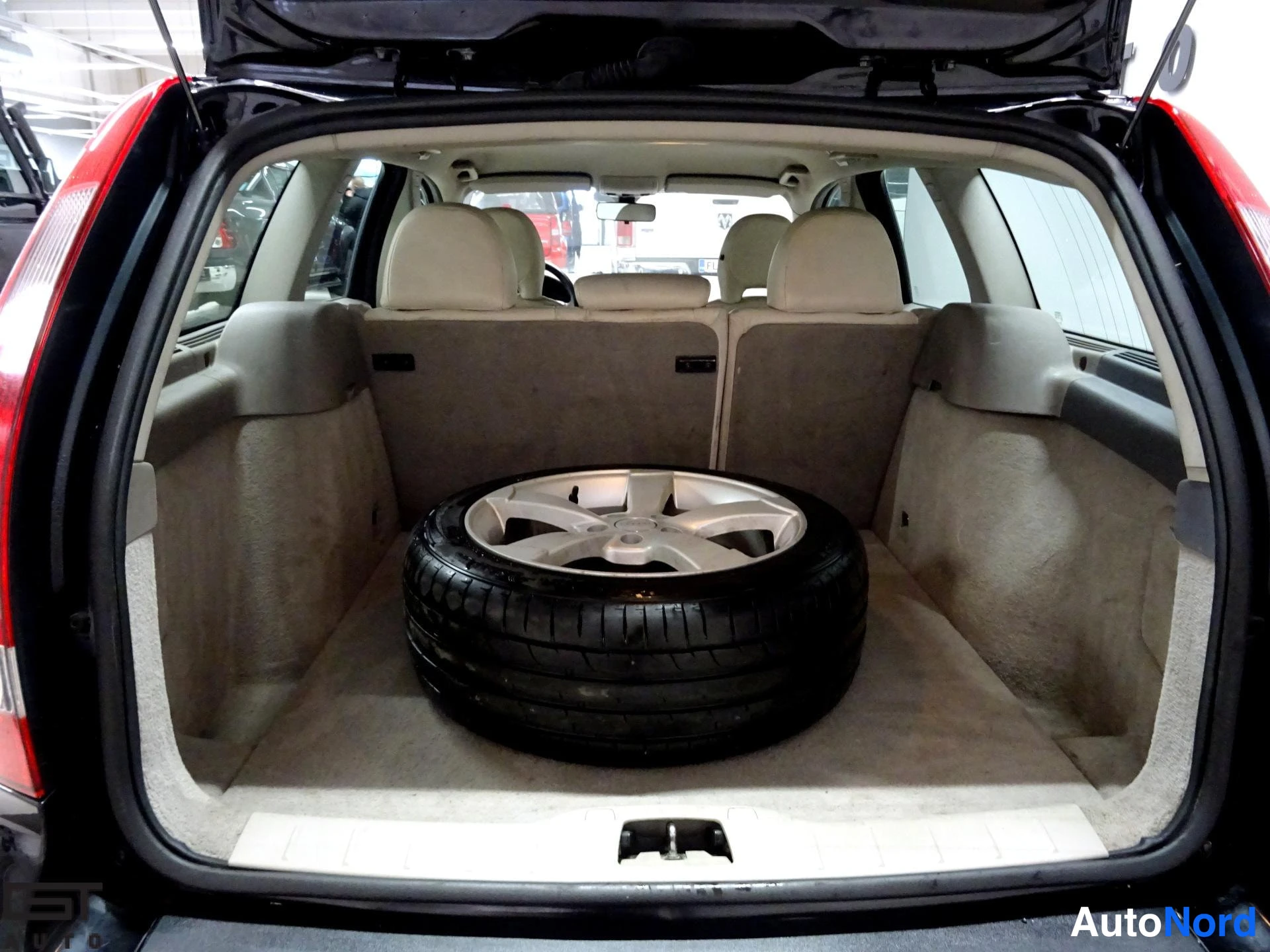 Black Volvo V50 2004, boot, photo 17