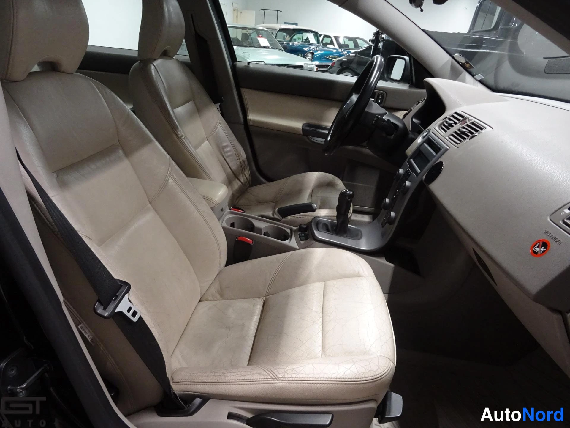 Black Volvo V50 2004, front seats, photo 14