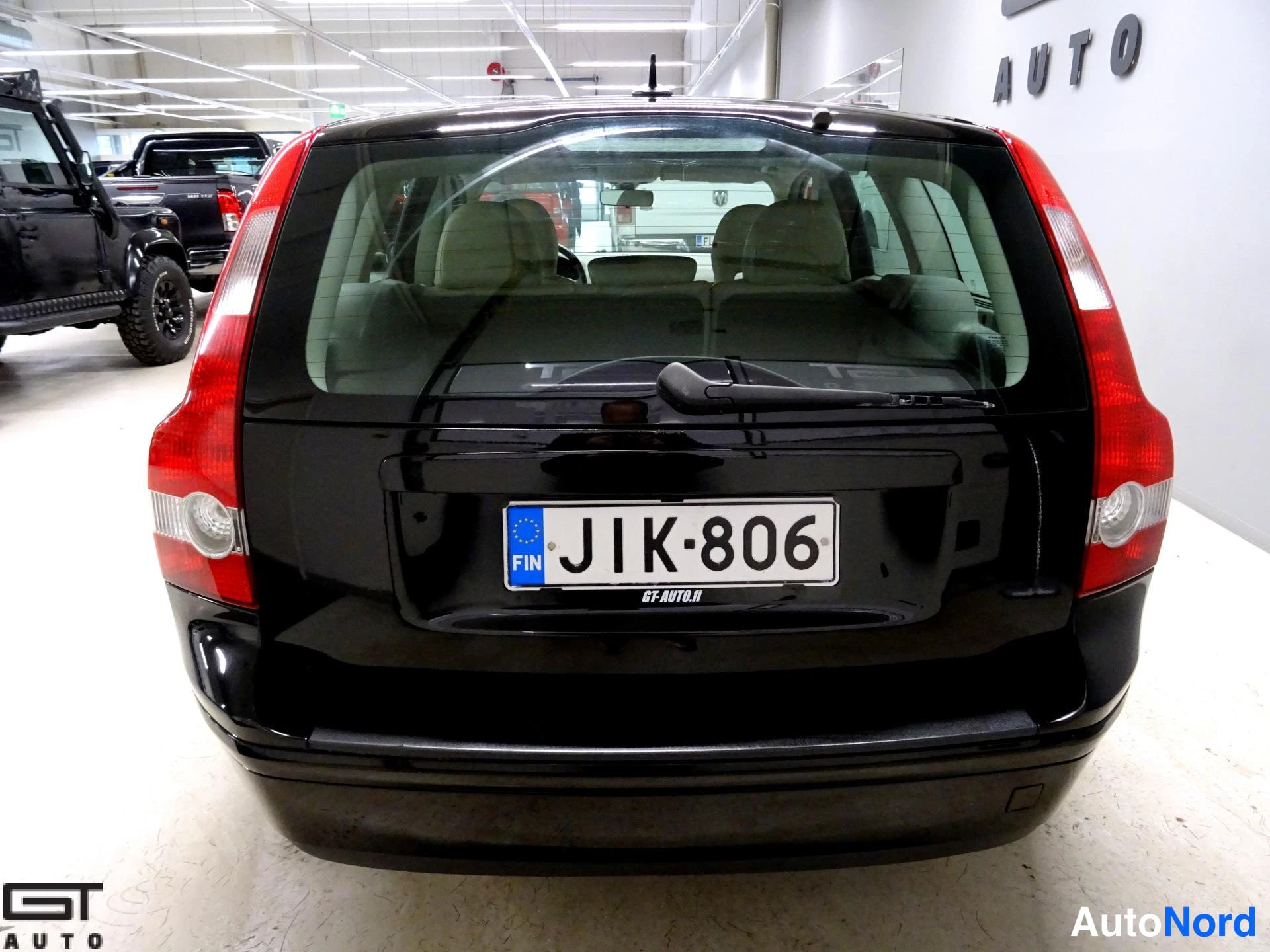 Black Volvo V50 2004, rear, photo 8