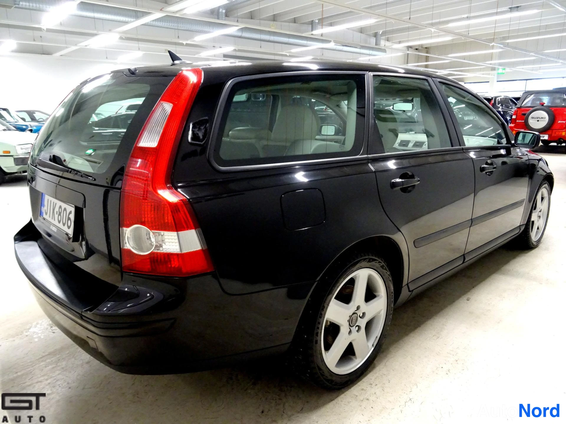 Black Volvo V50 2004, rear three-quarter, photo 7