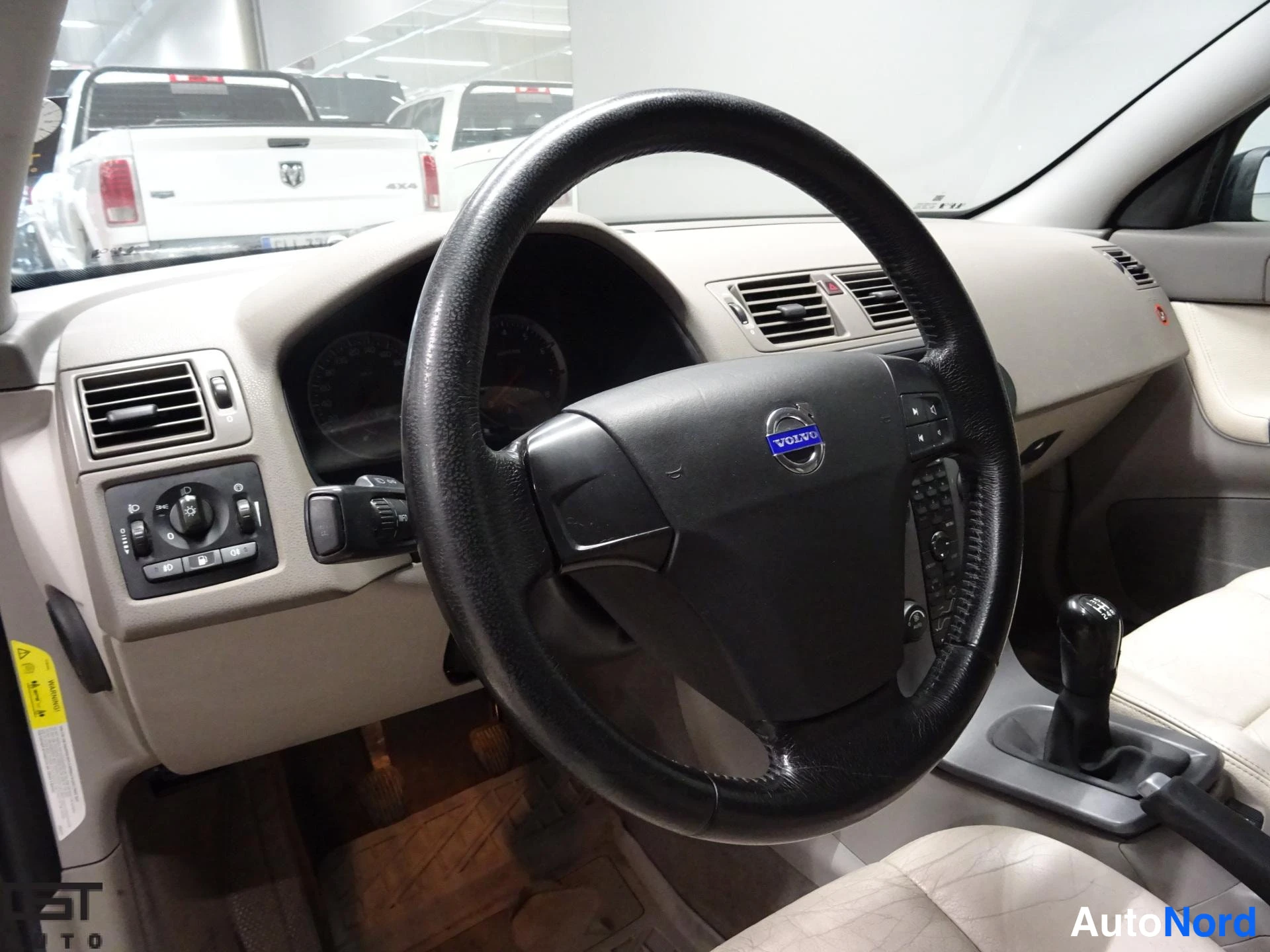 Black Volvo V50 2004, cockpit, photo 10