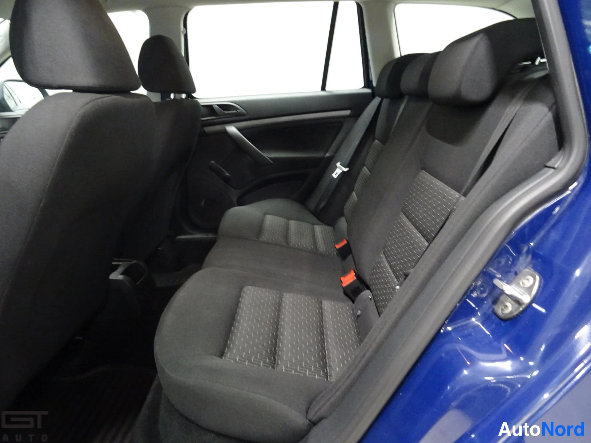 Sininen Skoda Octavia 2012, takaistuimet, kuva 13