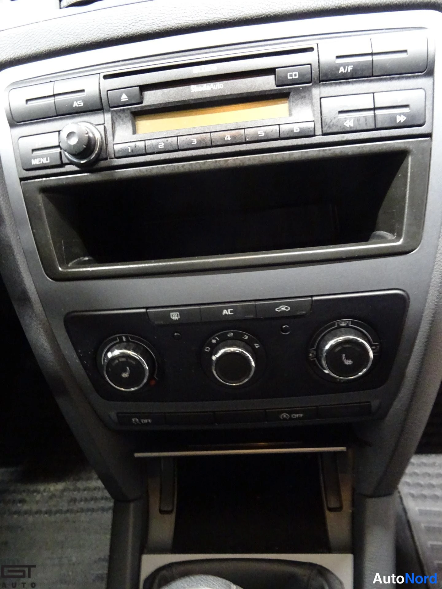 Sininen Skoda Octavia 2012, yksityiskohta, kuva 17