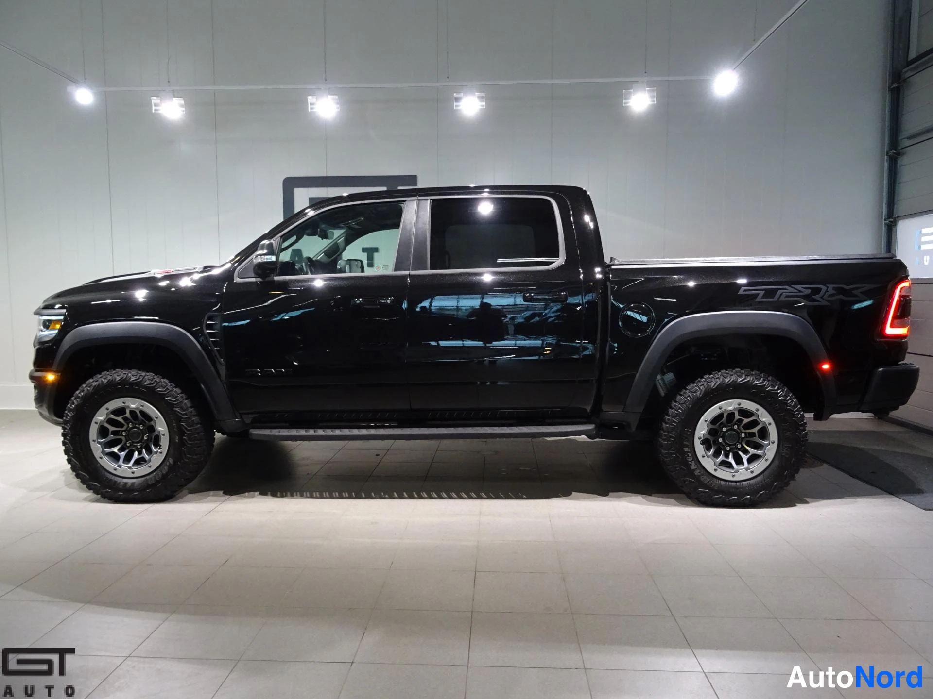 Black Dodge Ram 2021, side, photo 5