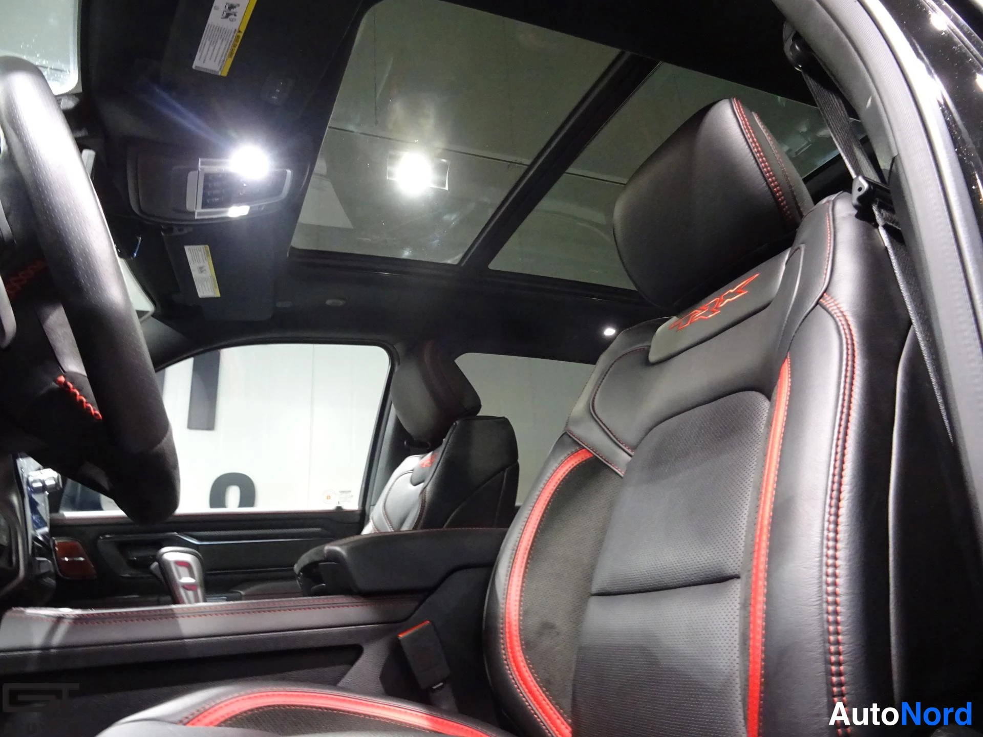 Black Dodge Ram 2021, front seats, photo 18