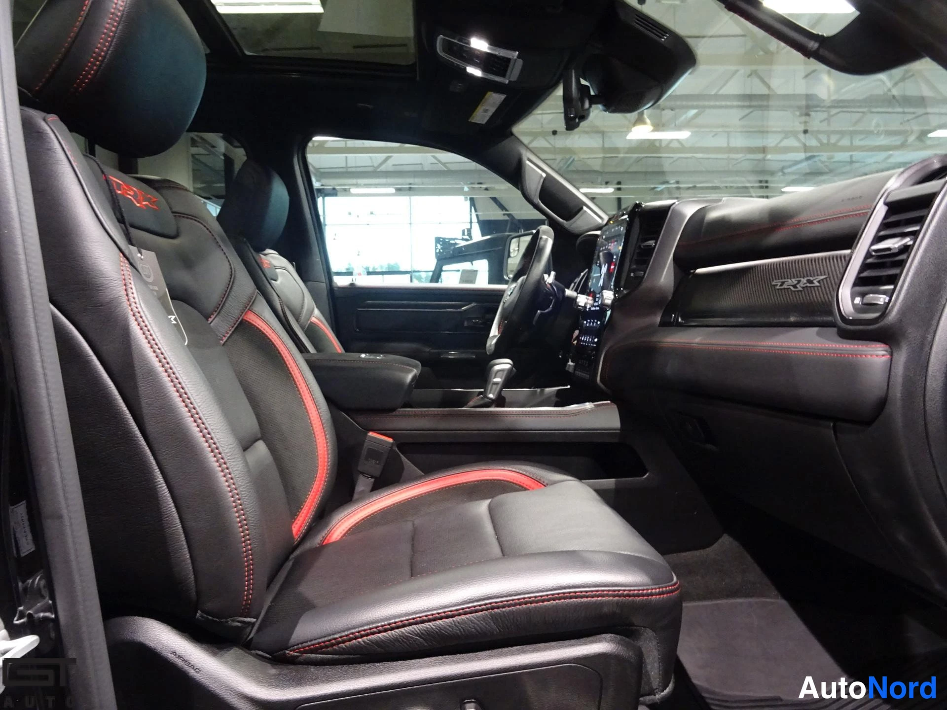 Black Dodge Ram 2021, front seats, photo 16