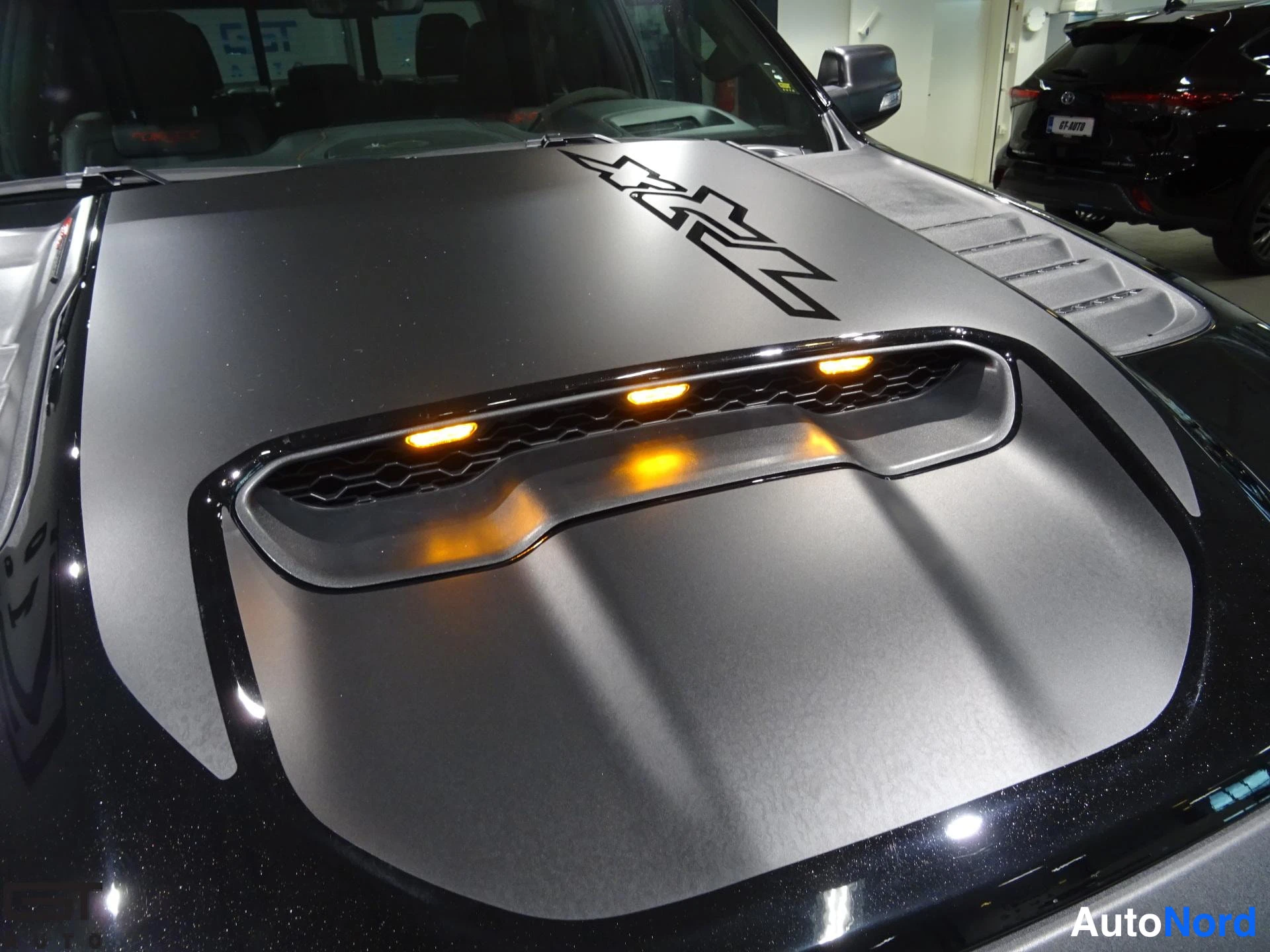 Black Dodge Ram 2021, detail, photo 23