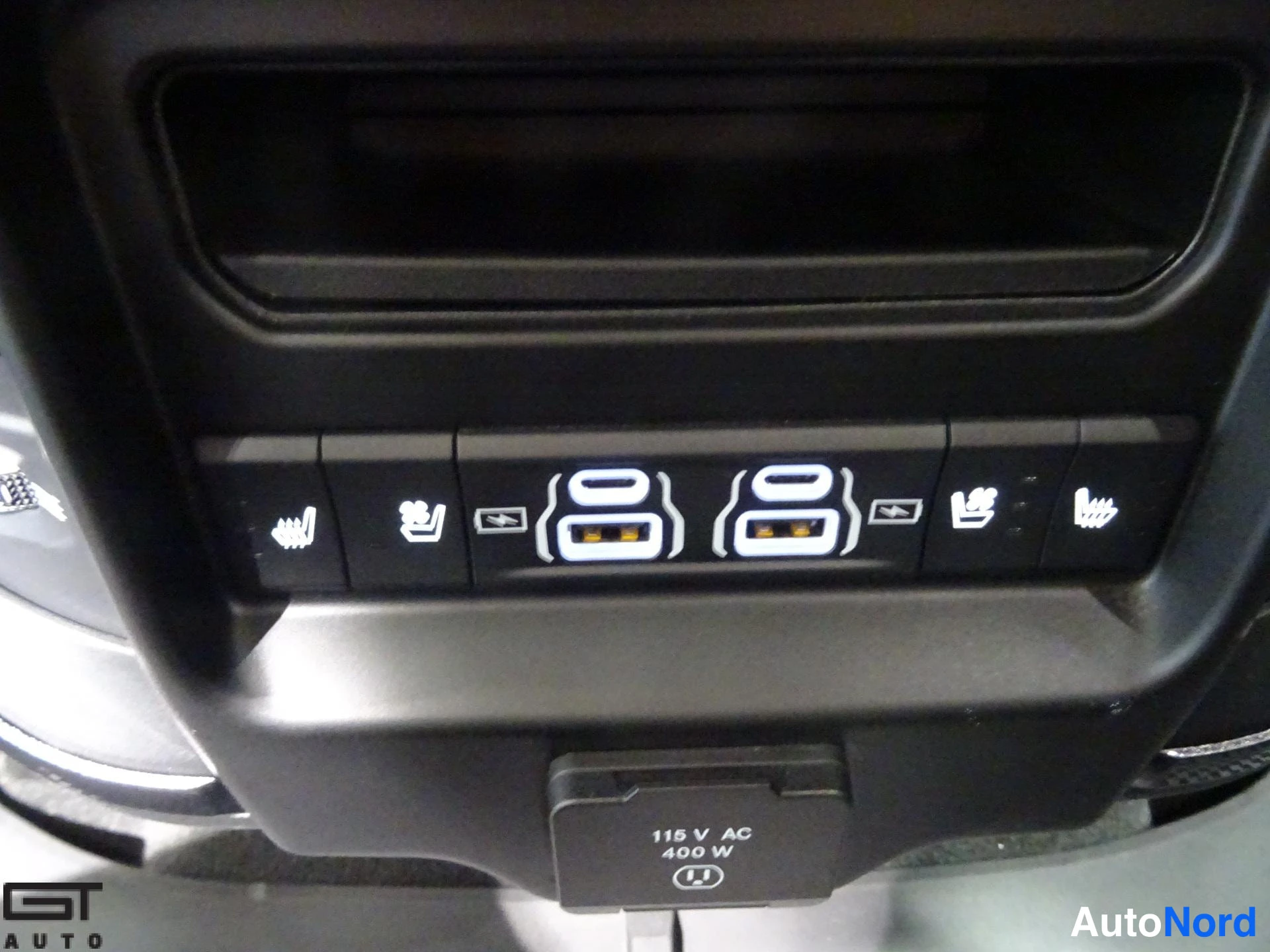 Black Dodge Ram 2021, detail, photo 24