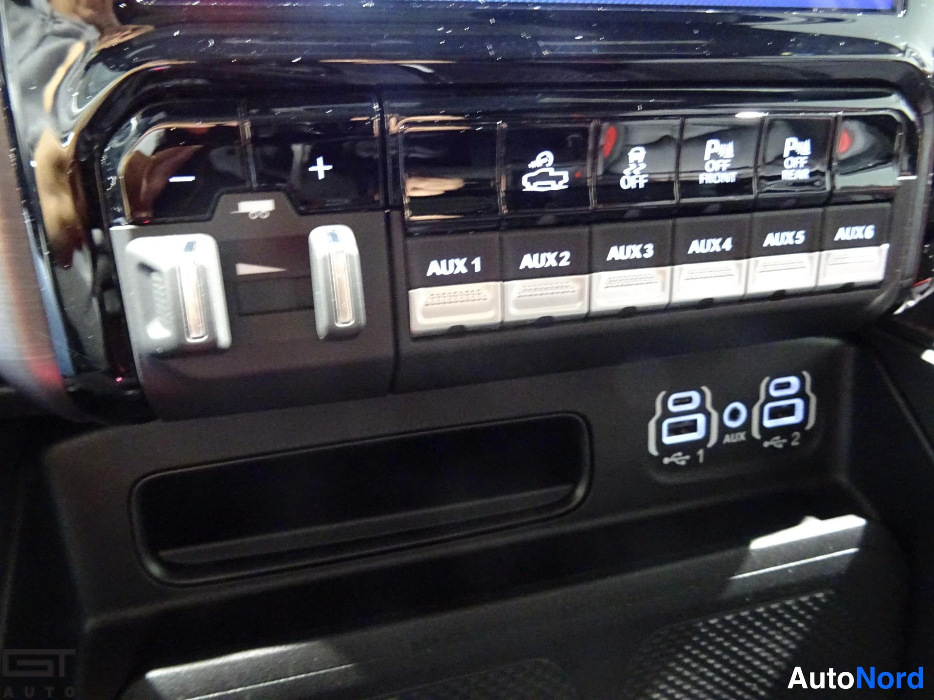 Black Dodge Ram 2021, detail, photo 26