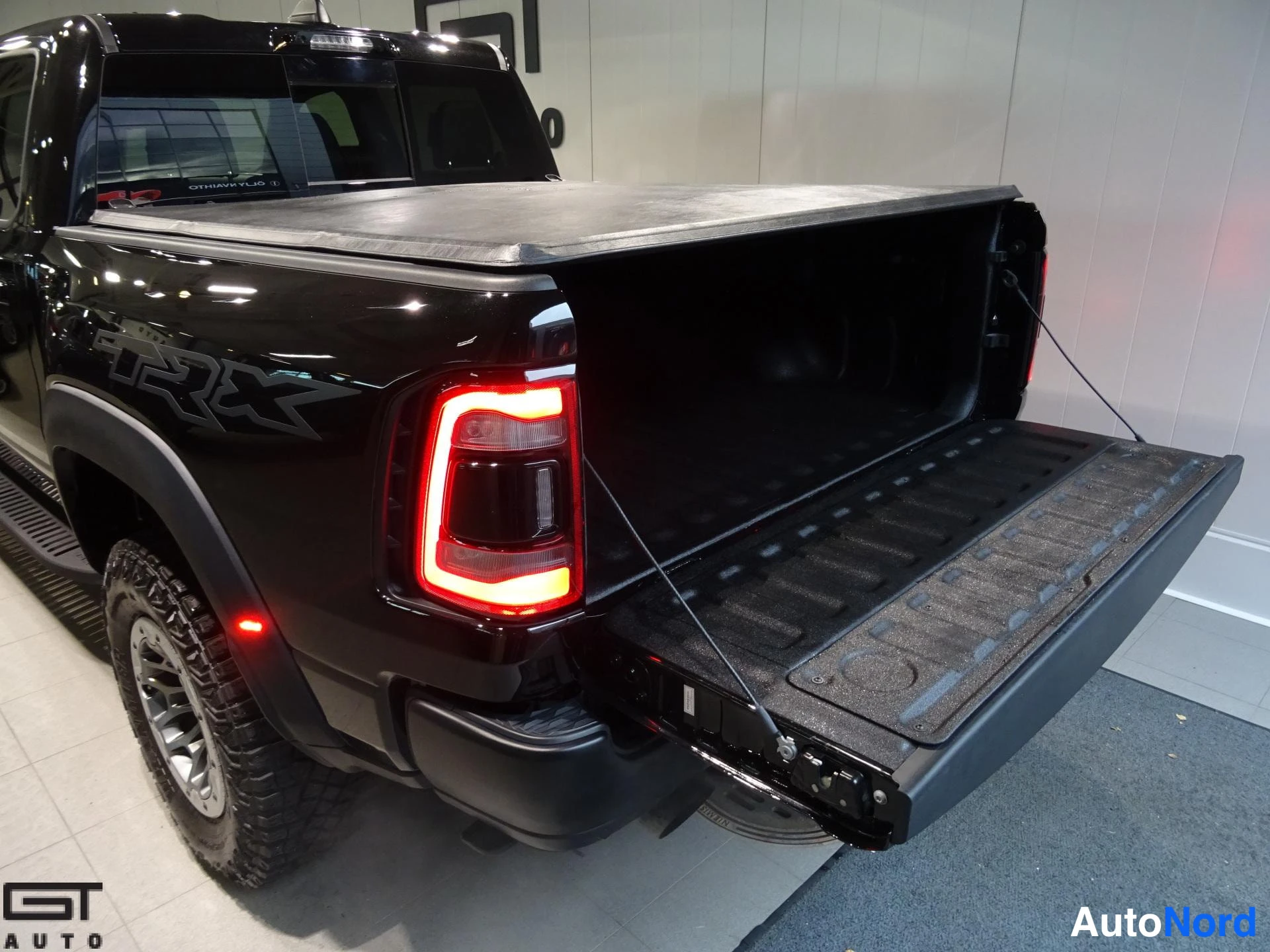 Black Dodge Ram 2021, rear three-quarter, photo 7