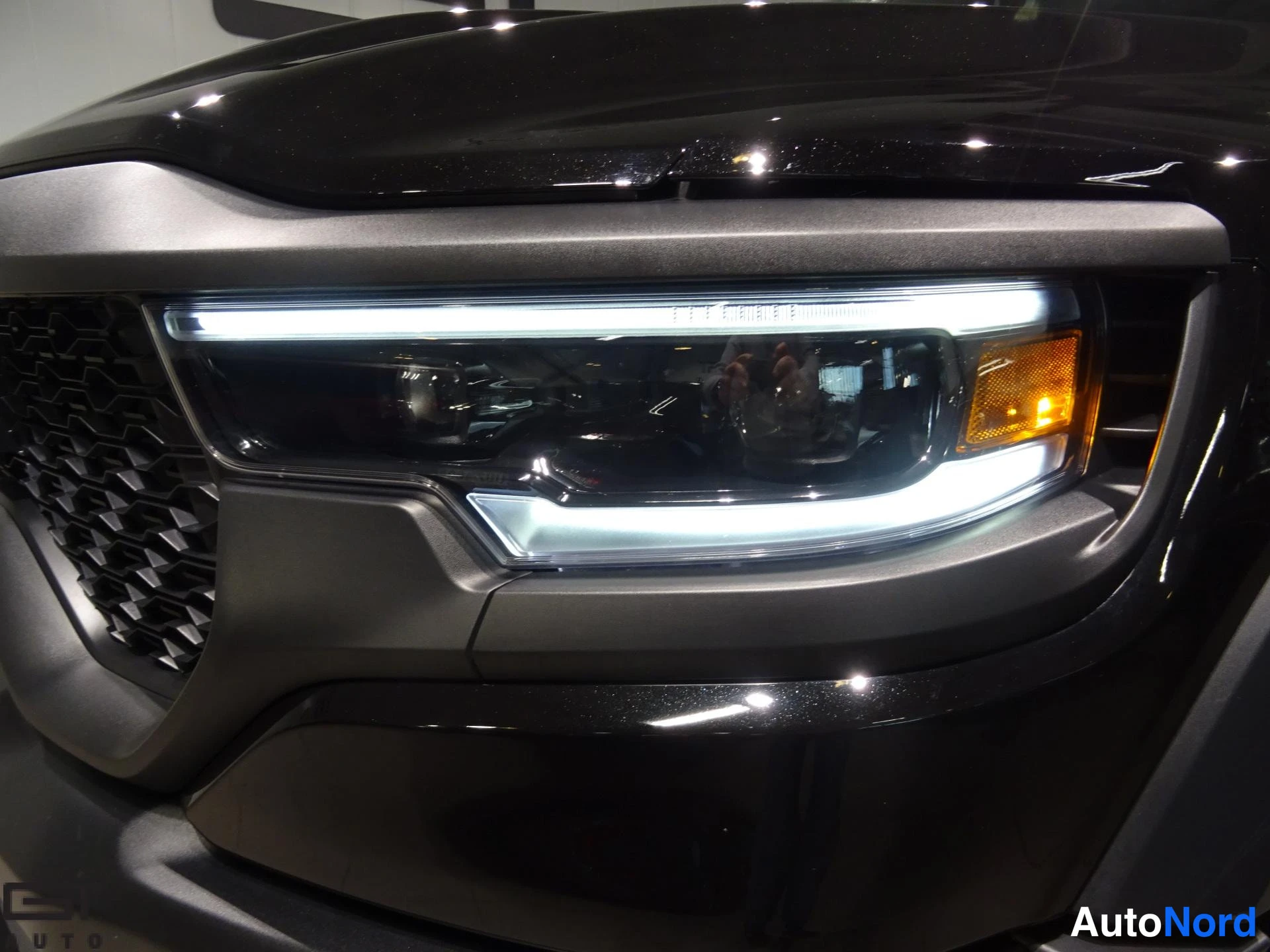 Black Dodge Ram 2021, detail, photo 27