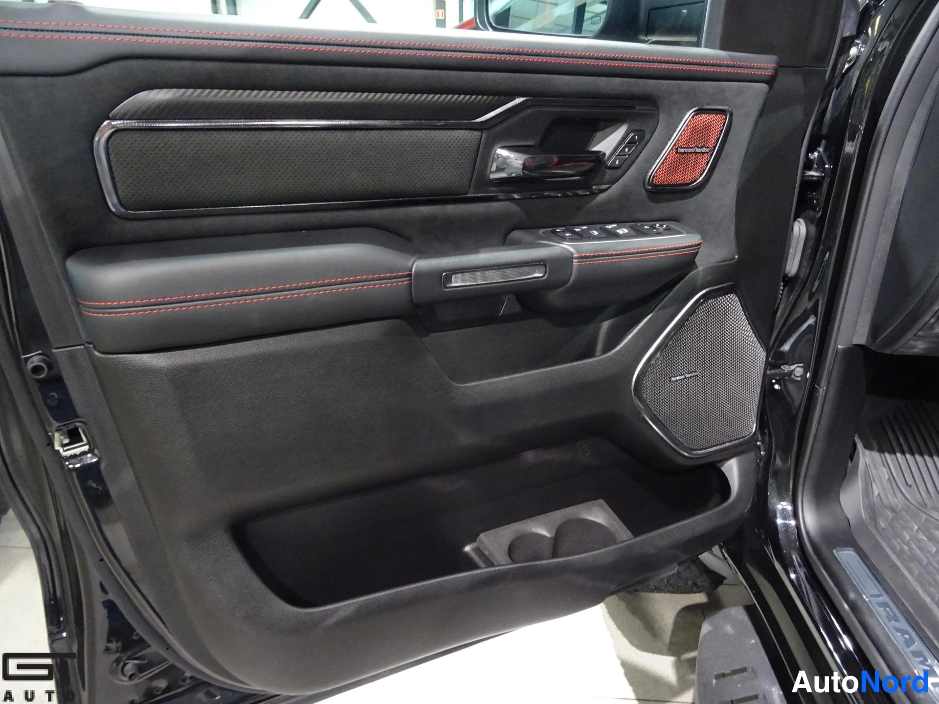 Black Dodge Ram 2021, detail, photo 28