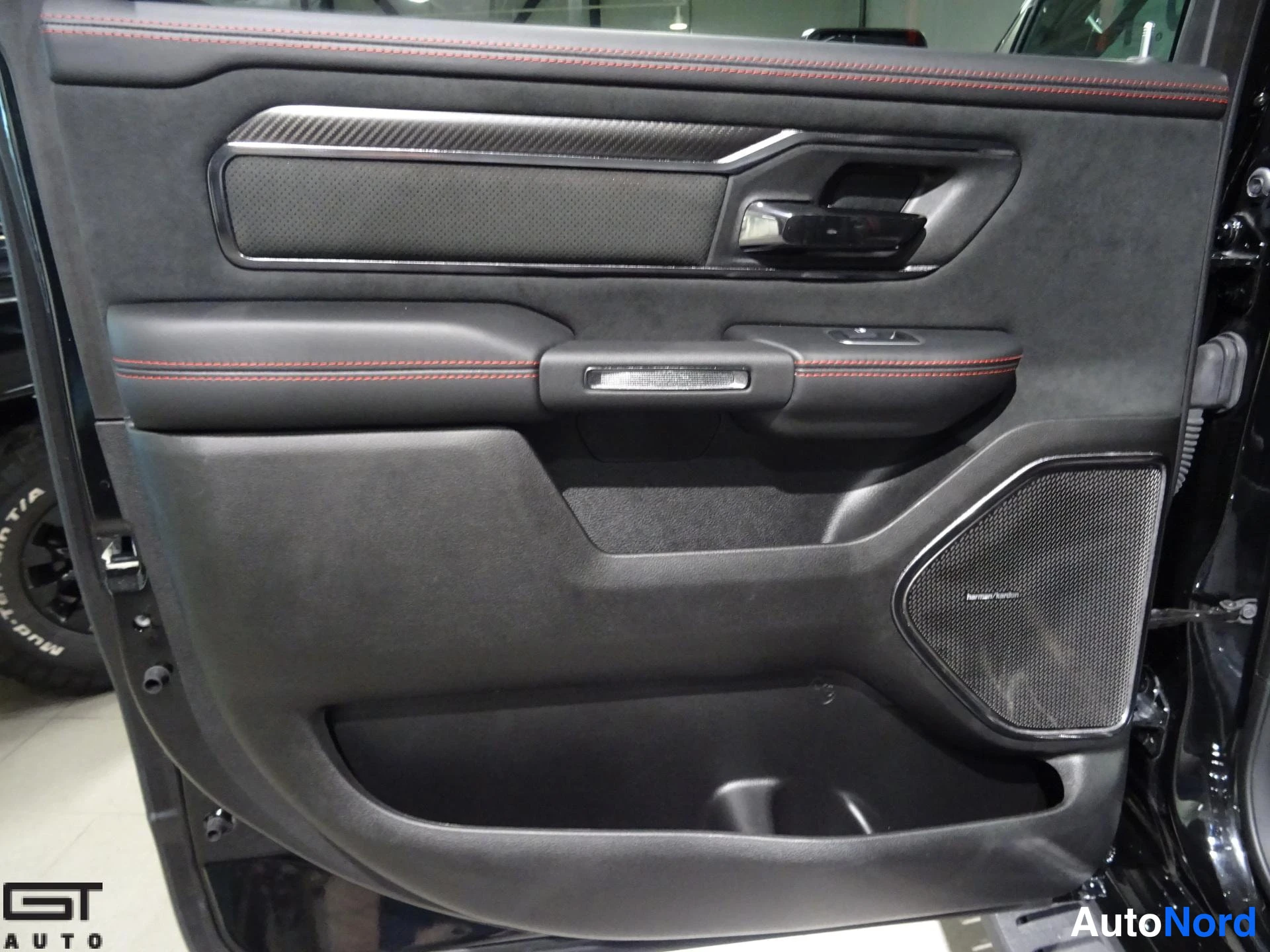 Black Dodge Ram 2021, detail, photo 29