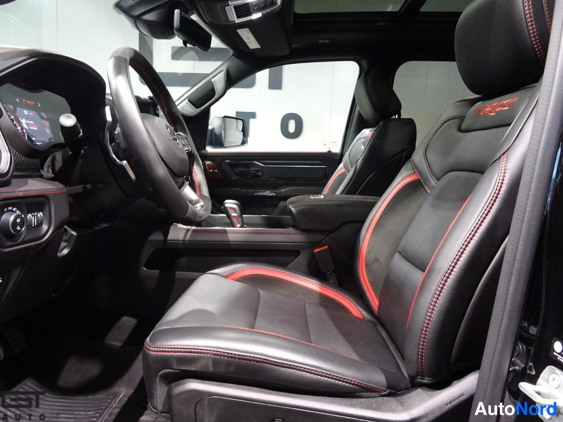Black Dodge Ram 2021, front seats, photo 17