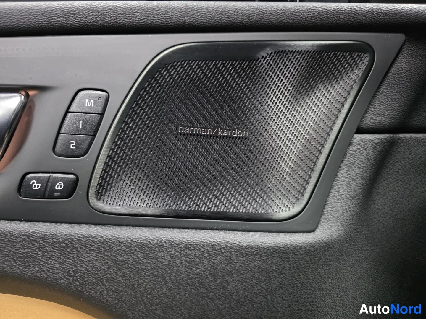 Svart Volvo XC60 2021, detalj, bild 20
