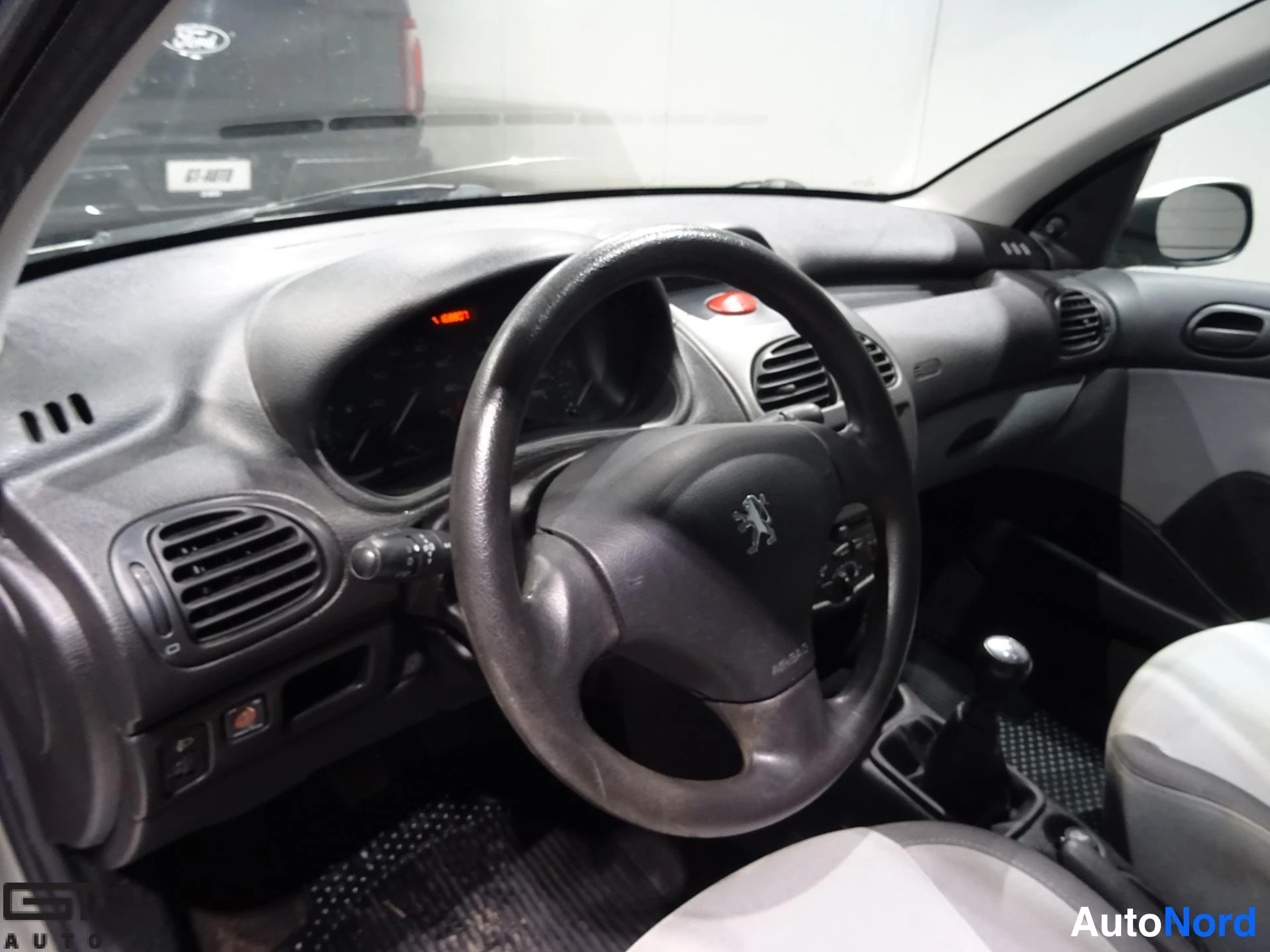 Beige Peugeot 206 2007, ohjaamo, kuva 9