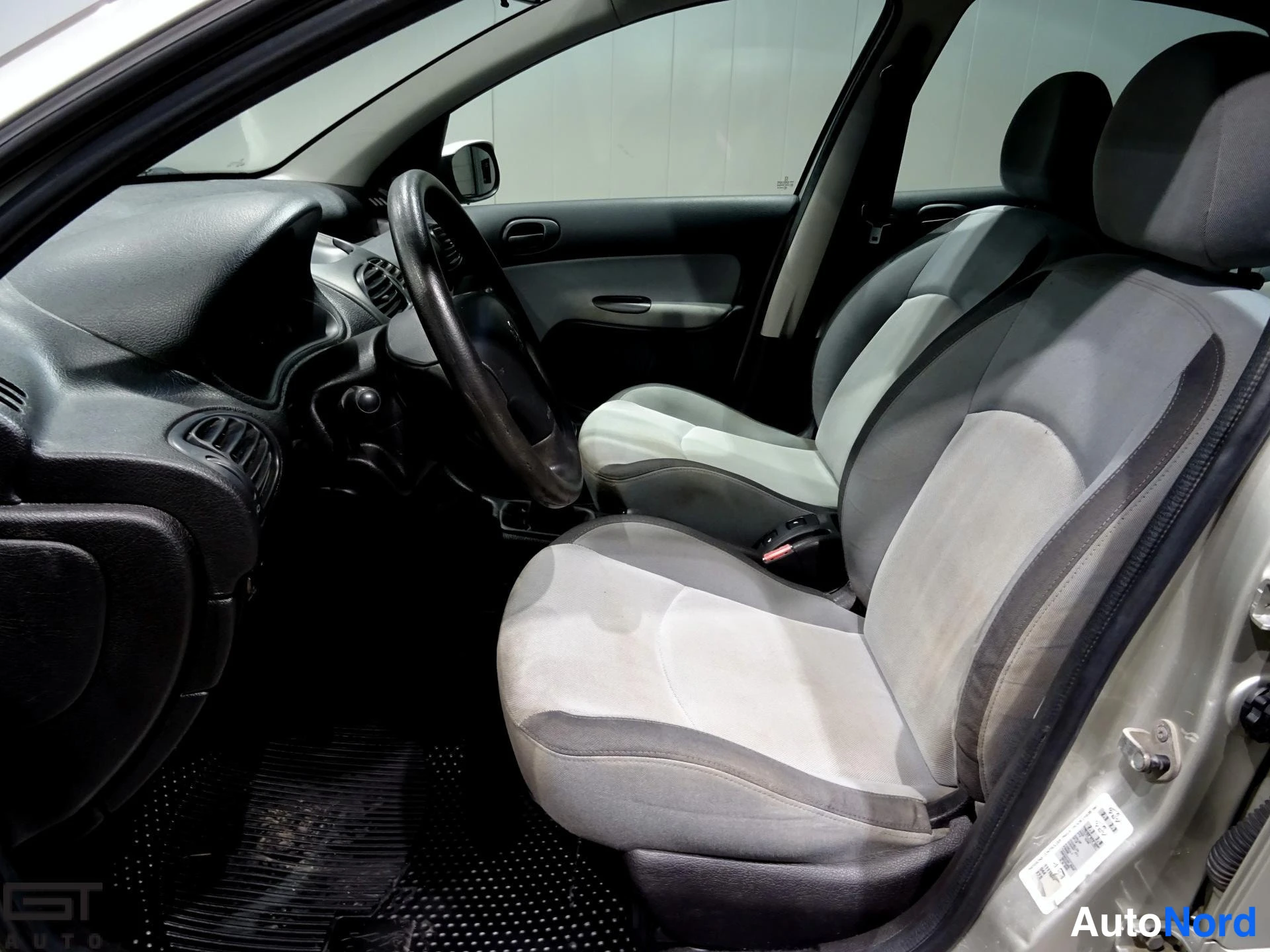 Beige Peugeot 206 2007, ohjaamo, kuva 8