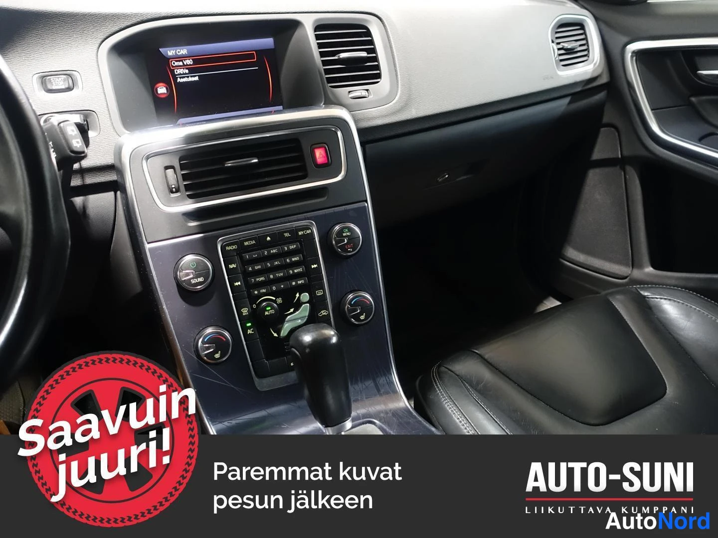 Sininen Volvo V60 2012, ohjaamo, kuva 5